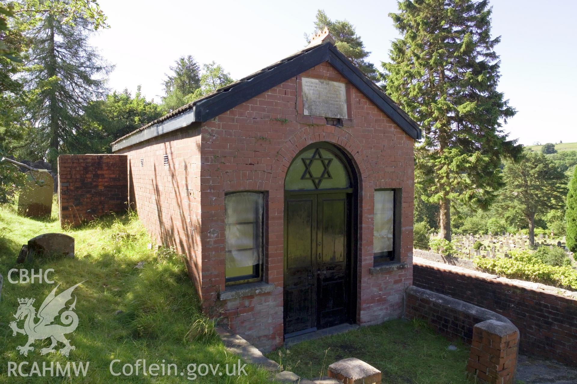 Payer house at Cefn Coed Jewish cemetery
