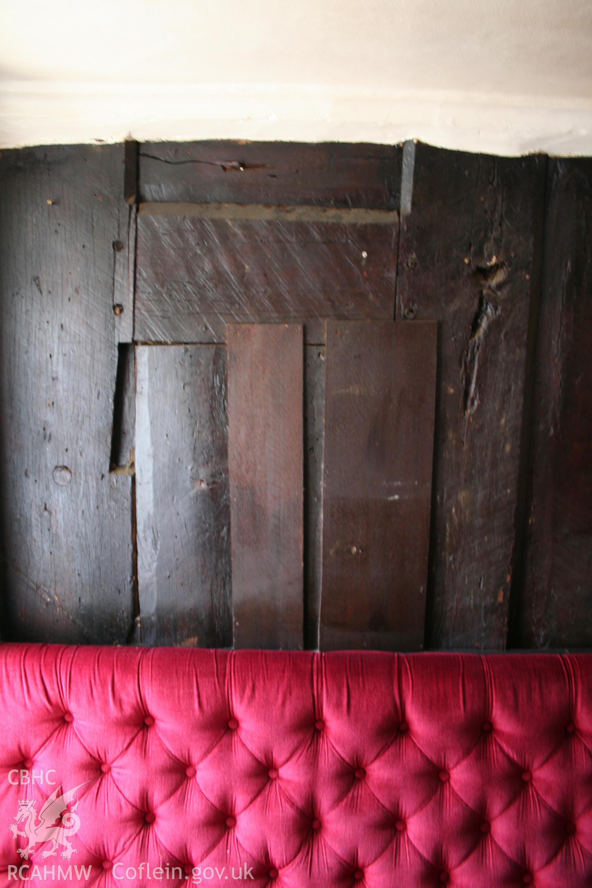 The King's Arms, Abergavenny. Interior,  post & panel  partition at entry-passage.
