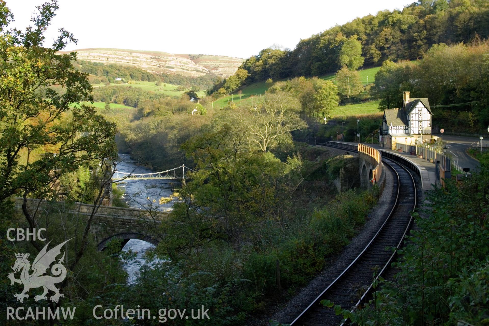Berwyn station, viaduct, Kingsbridge and chainbridge from west.