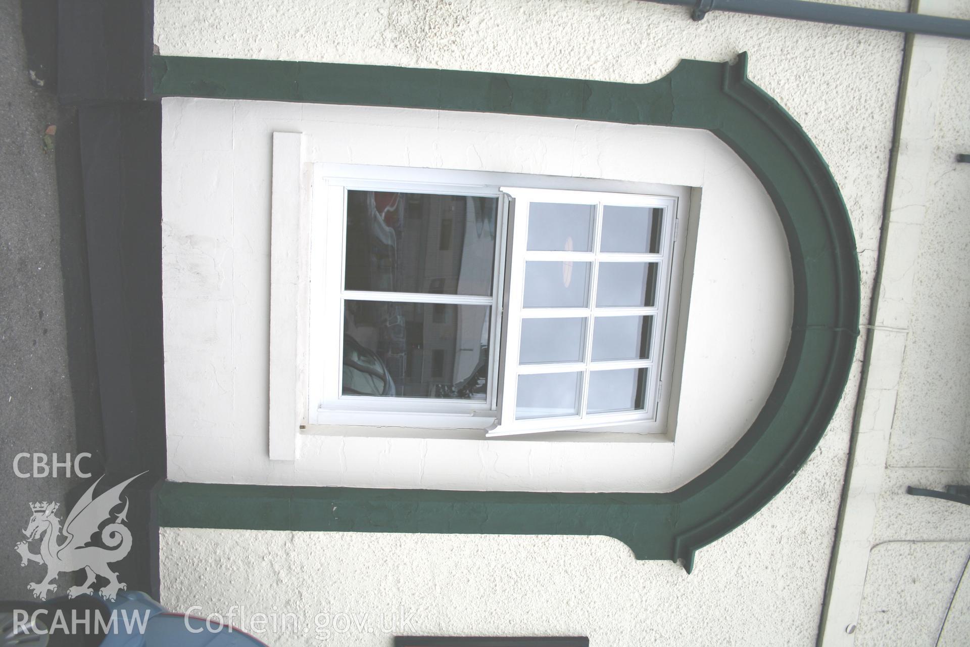 Turf Hotel, Mold Road, Wrexham. Sash window &moulded surround to south-east elevation.