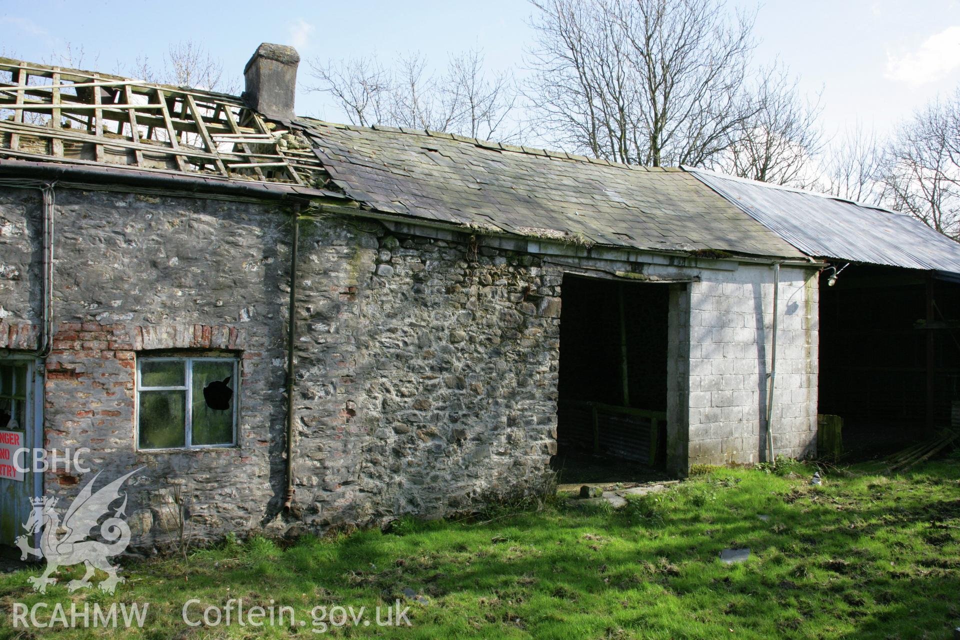 Spite Inn: barn adjoining farmhouse, from north
