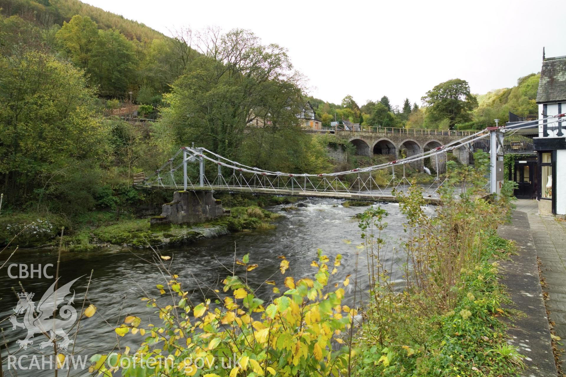 RCAHMW digital photographic survey of Chain Bridge, Llantysilio, Llangollen Canal, by Iain Wright, 31/10/2006.