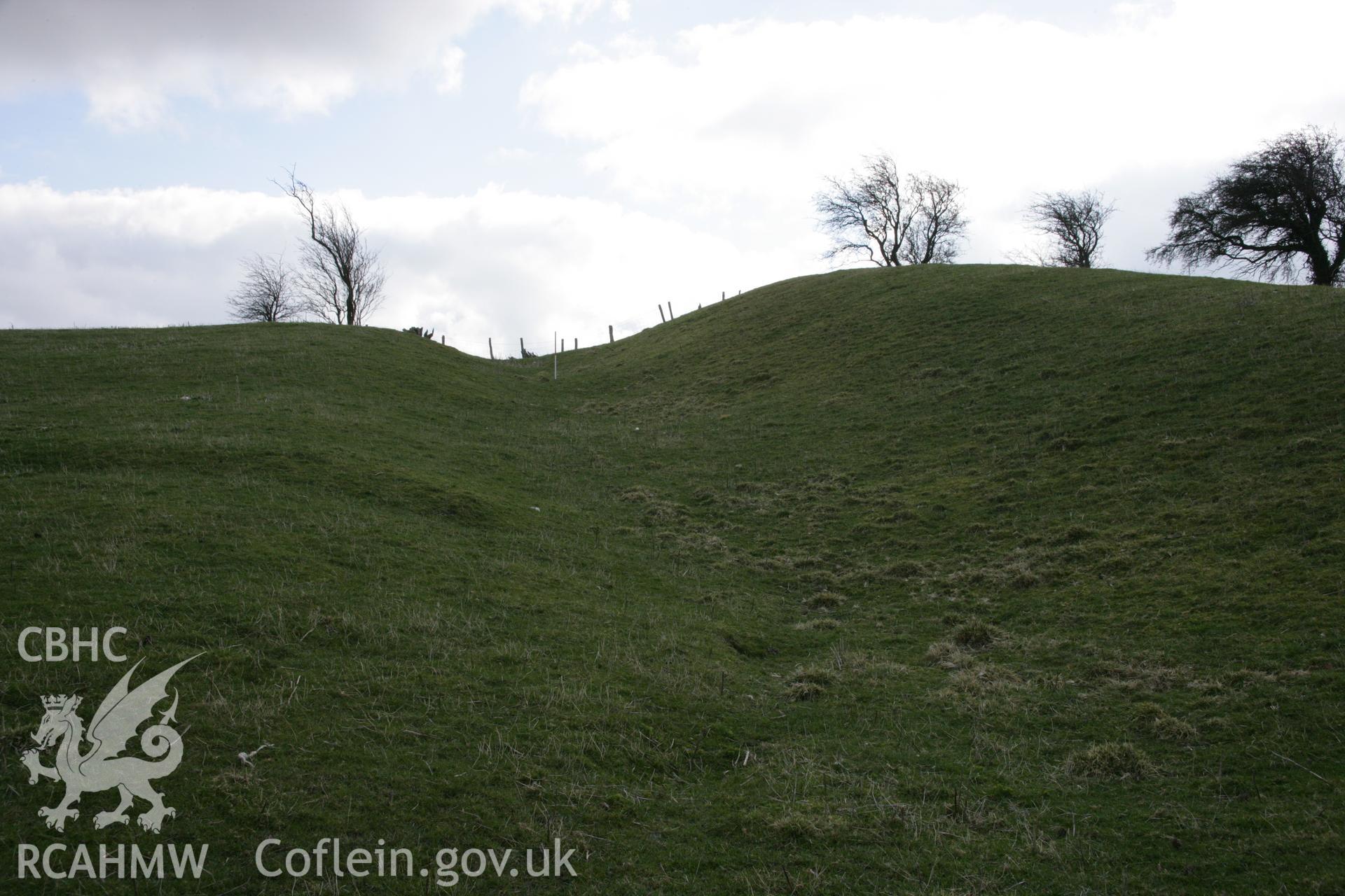 Cefn Carnedd: view of main cross-bank, looking south along ditch.
