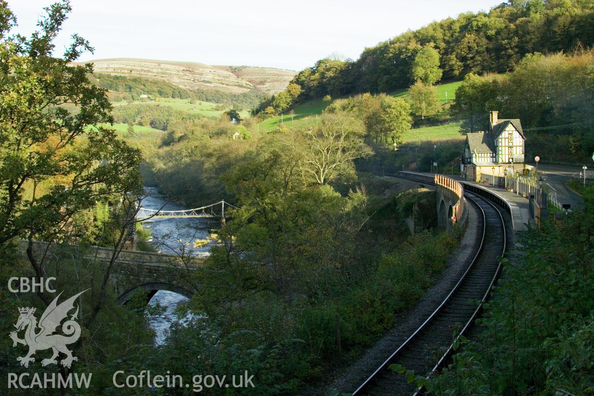 Berwyn station, viaduct, Kingsbridge and chainbridge from west.