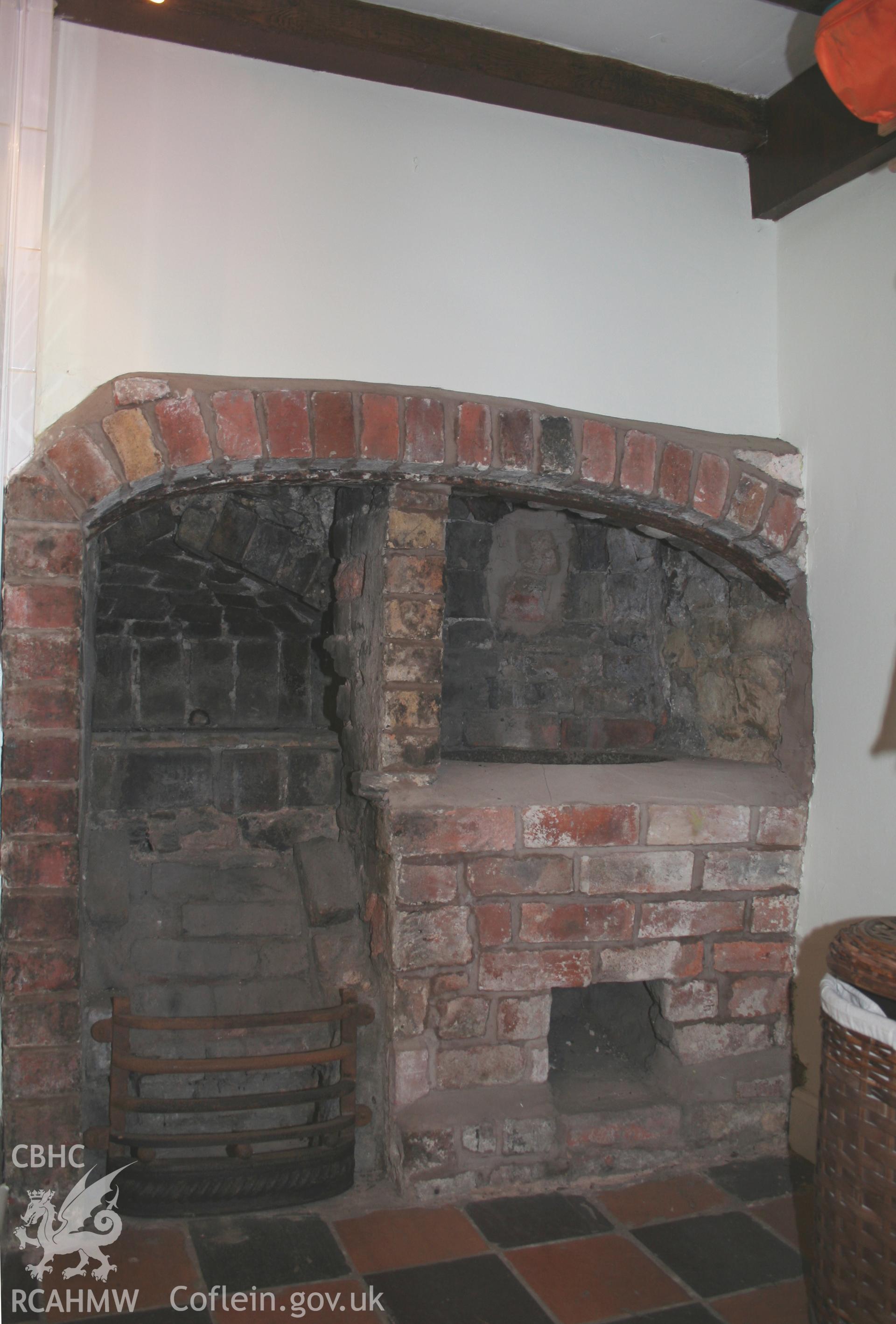 Wood bank Cottage Pontcysyllte. Interior, ground-floor, back-kitchen bread oven & copper.