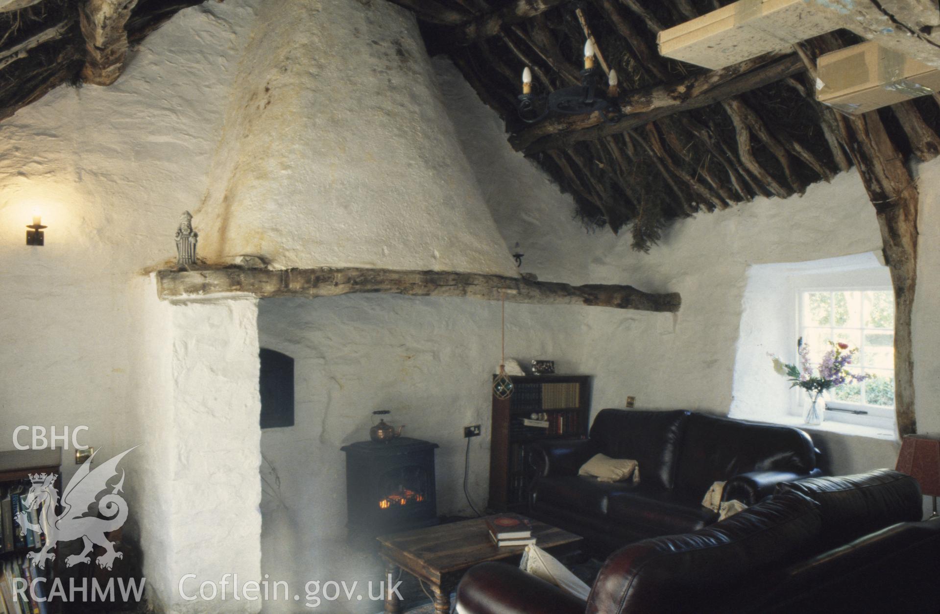 Interior view of Ty n Cwm taken by Iain Wright.