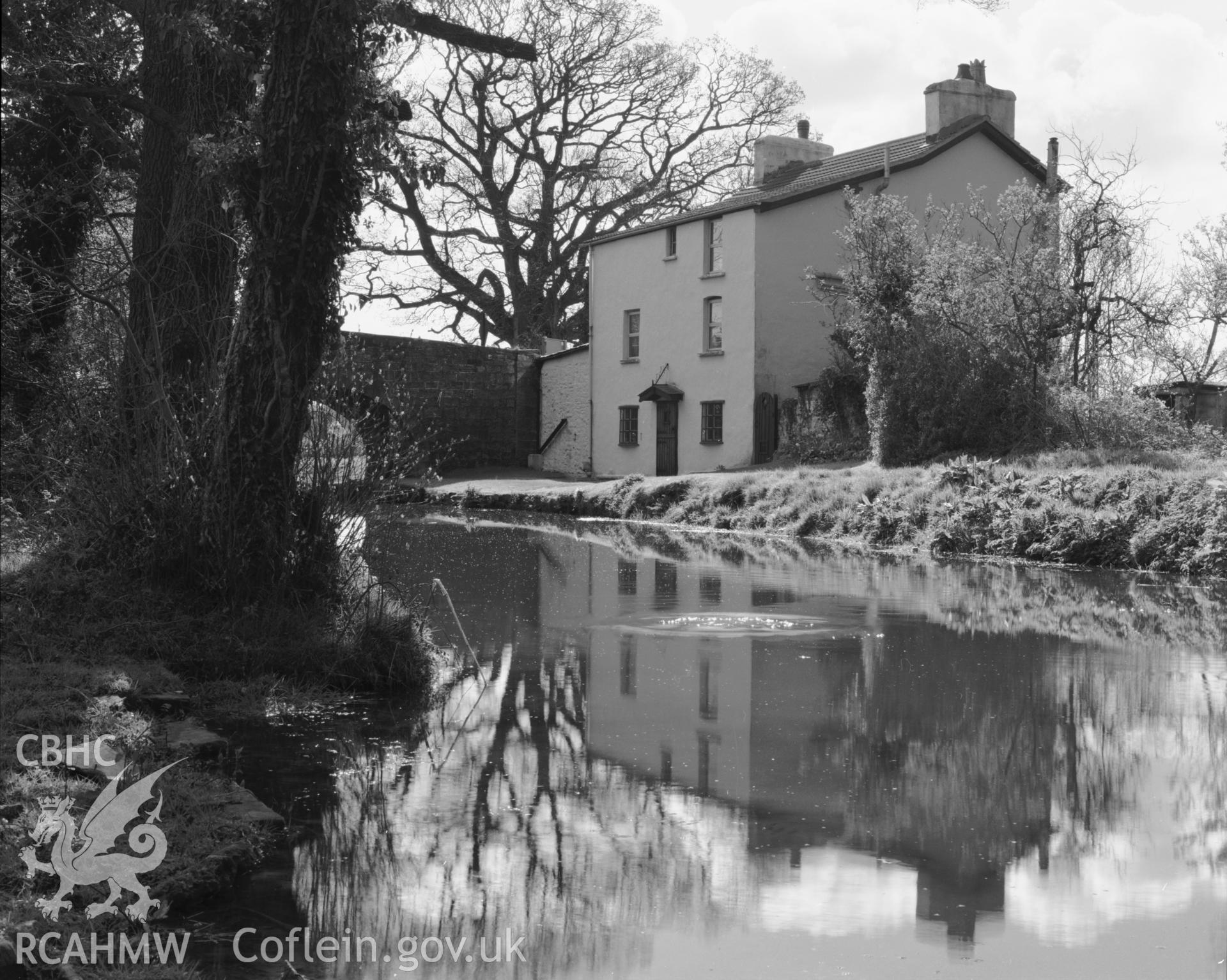 Brecknock & Abergavenny Canal, Lengthmens Cottage, bridge no 65, Mamhilad; photo survey comprising 1 photo taken by I.N. Wright dated April 1990