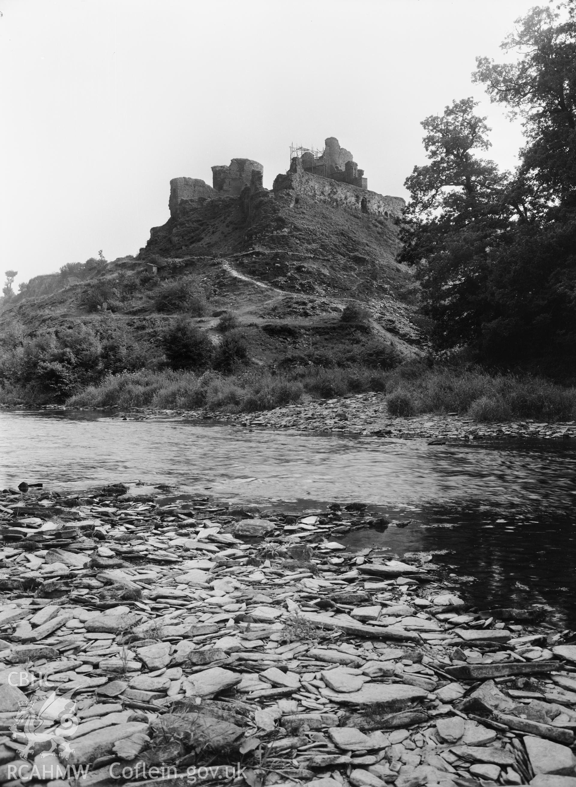 D.O.E photograph of Cilgerran Castle.