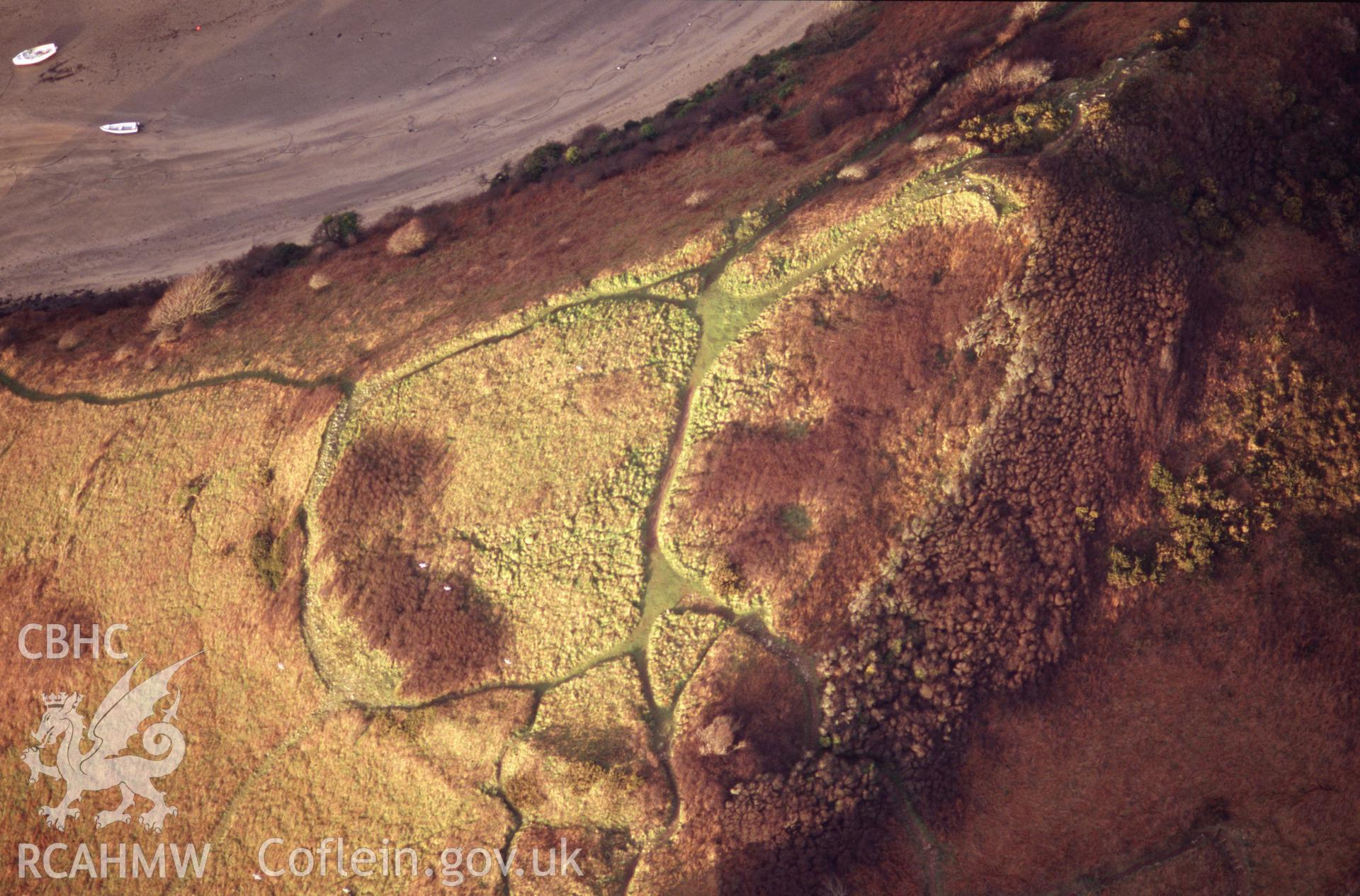 RCAHMW colour oblique aerial photograph of Gribin Fort taken by RCAHMW 2005