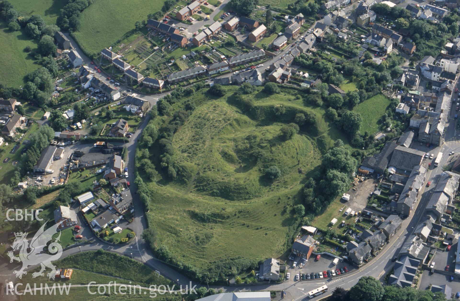Slide of RCAHMW colour oblique aerial photograph of Builth Castle, Builth Wells, taken by T.G. Driver, 19/6/1998.
