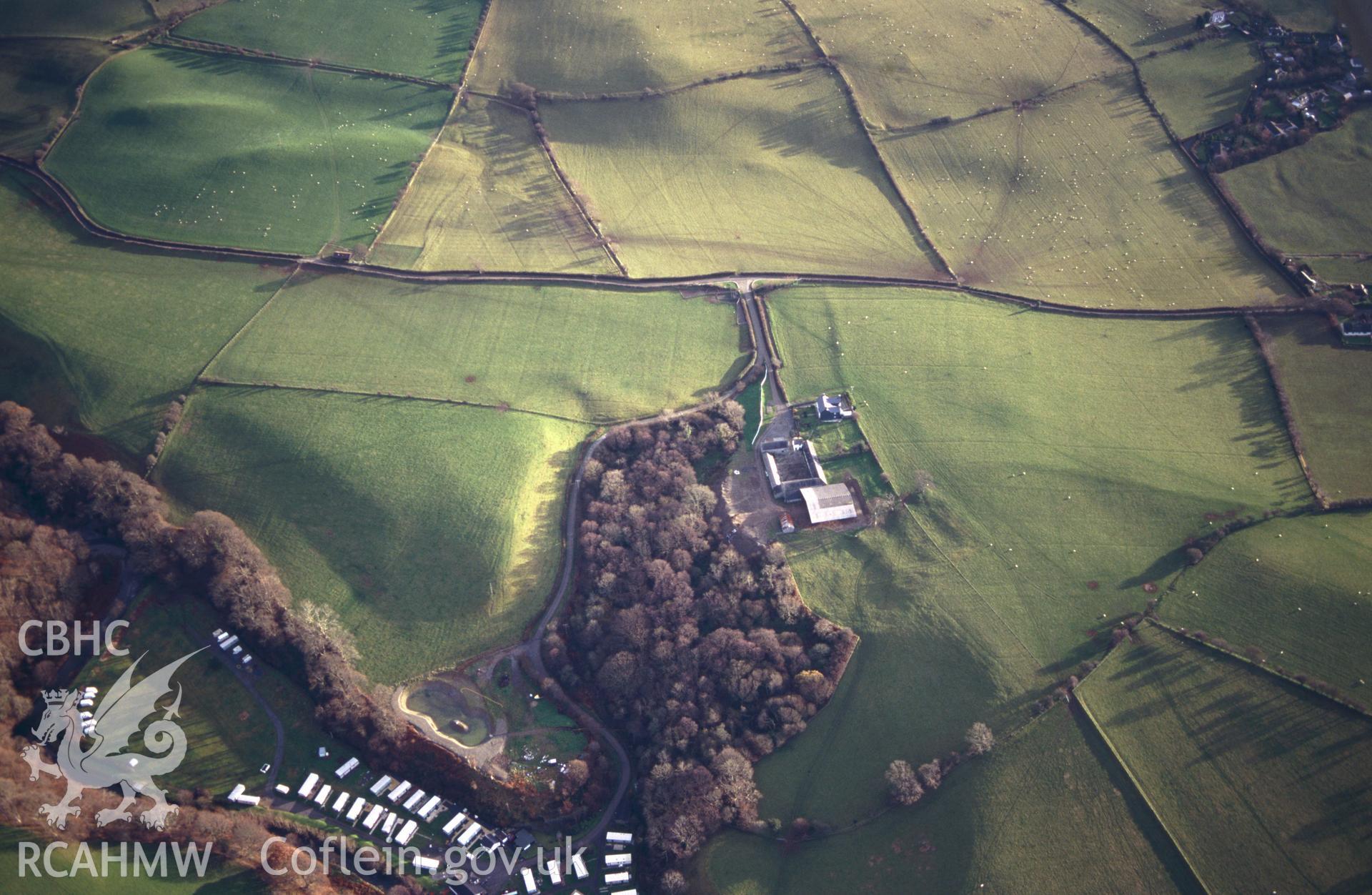 RCAHMW colour slide oblique aerial photograph of Glanfred Garden, Geneu'r Glyn, taken on 04/12/1998 by Toby Driver