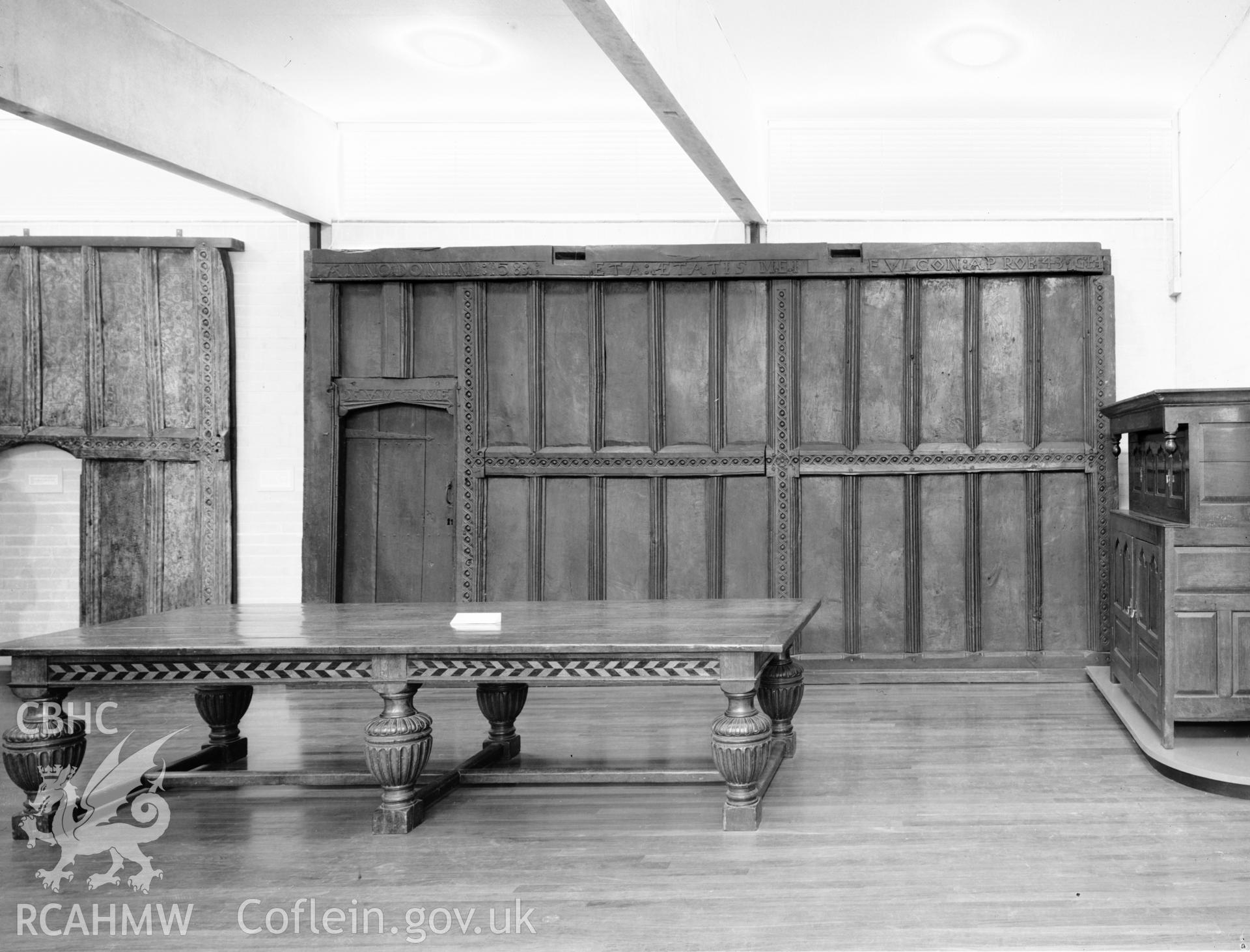 Sixteenth-century screen