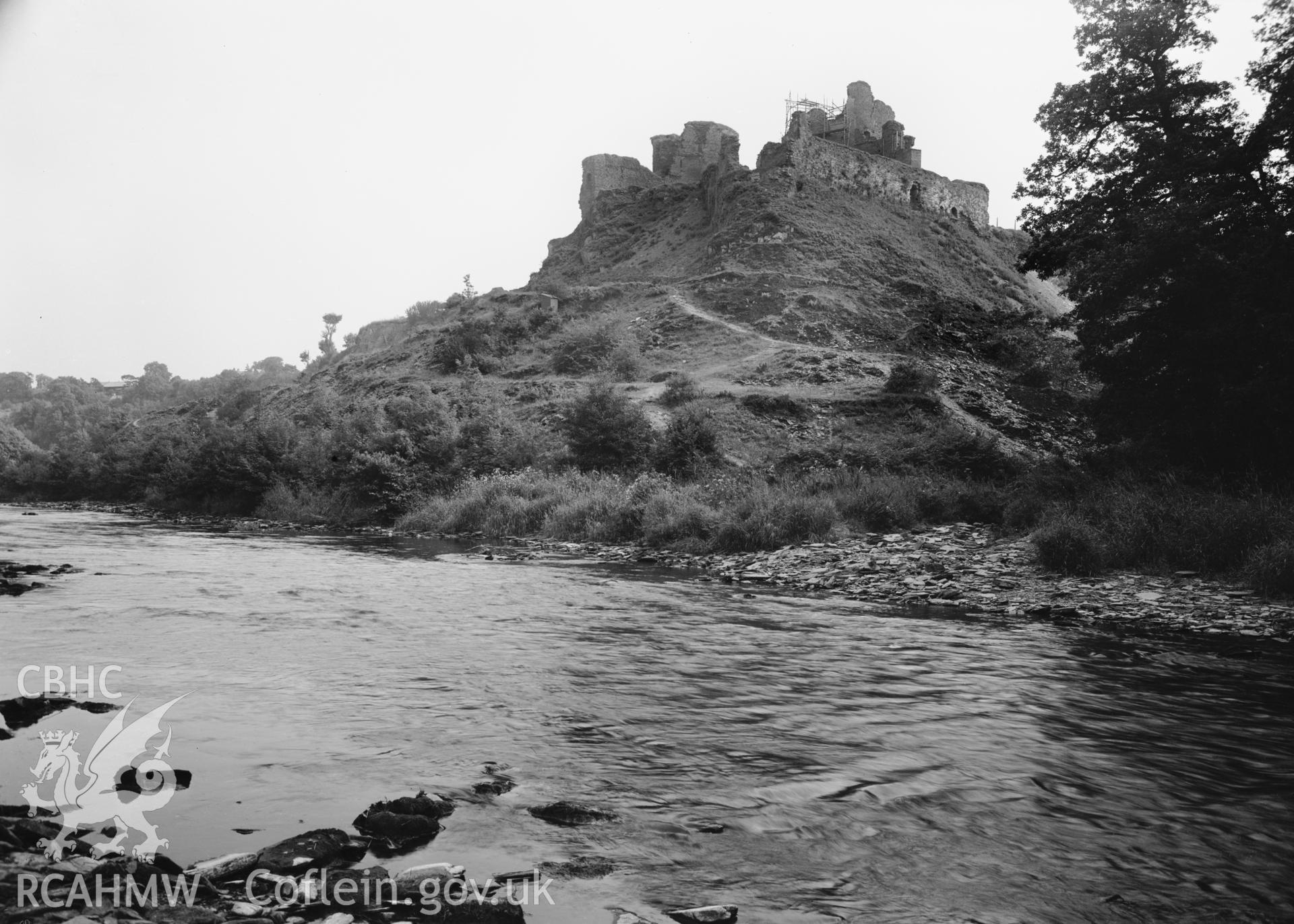 D.O.E photograph of Cilgerran Castle.