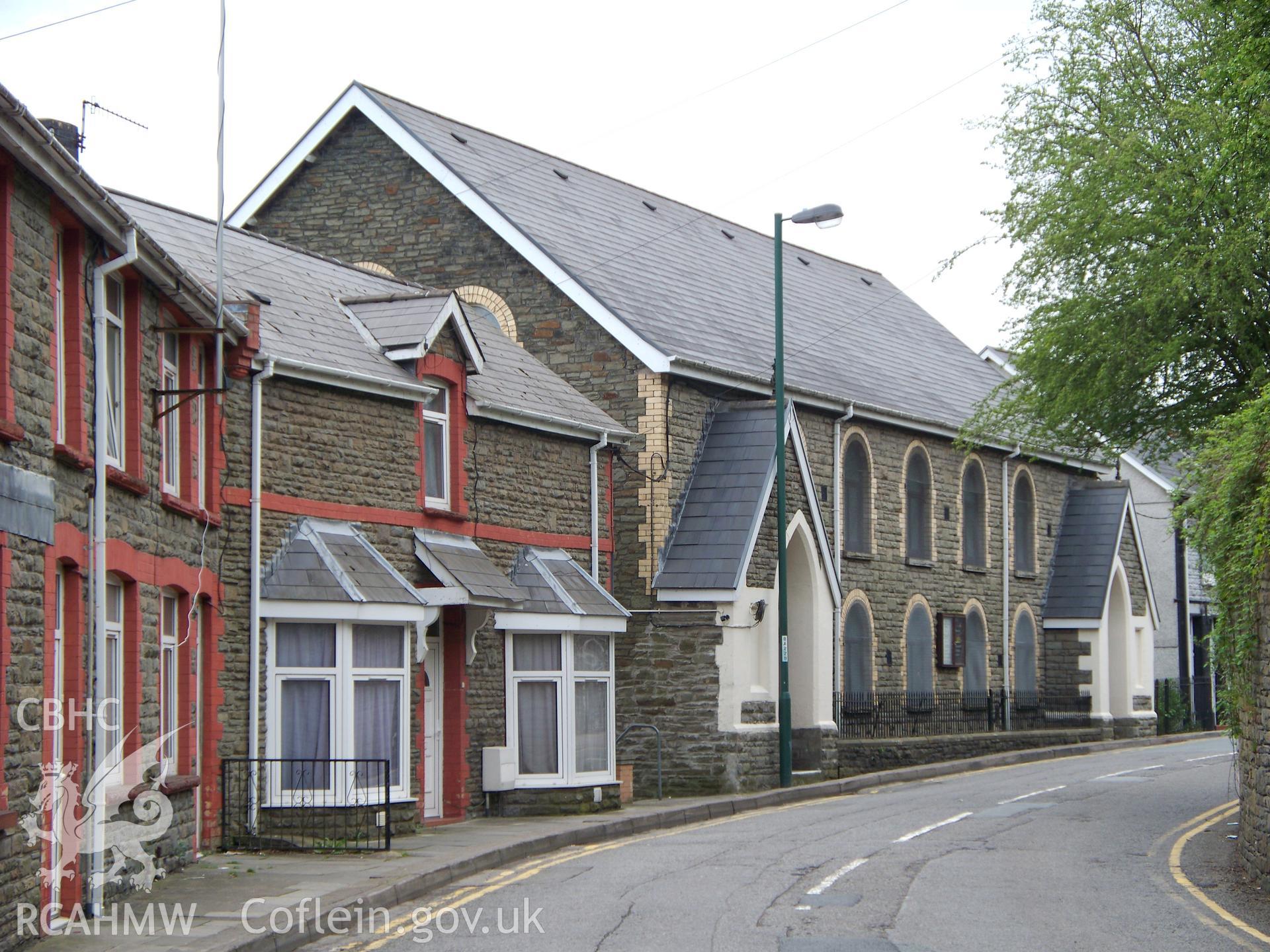 NE High Street fa?ade & SE gable.