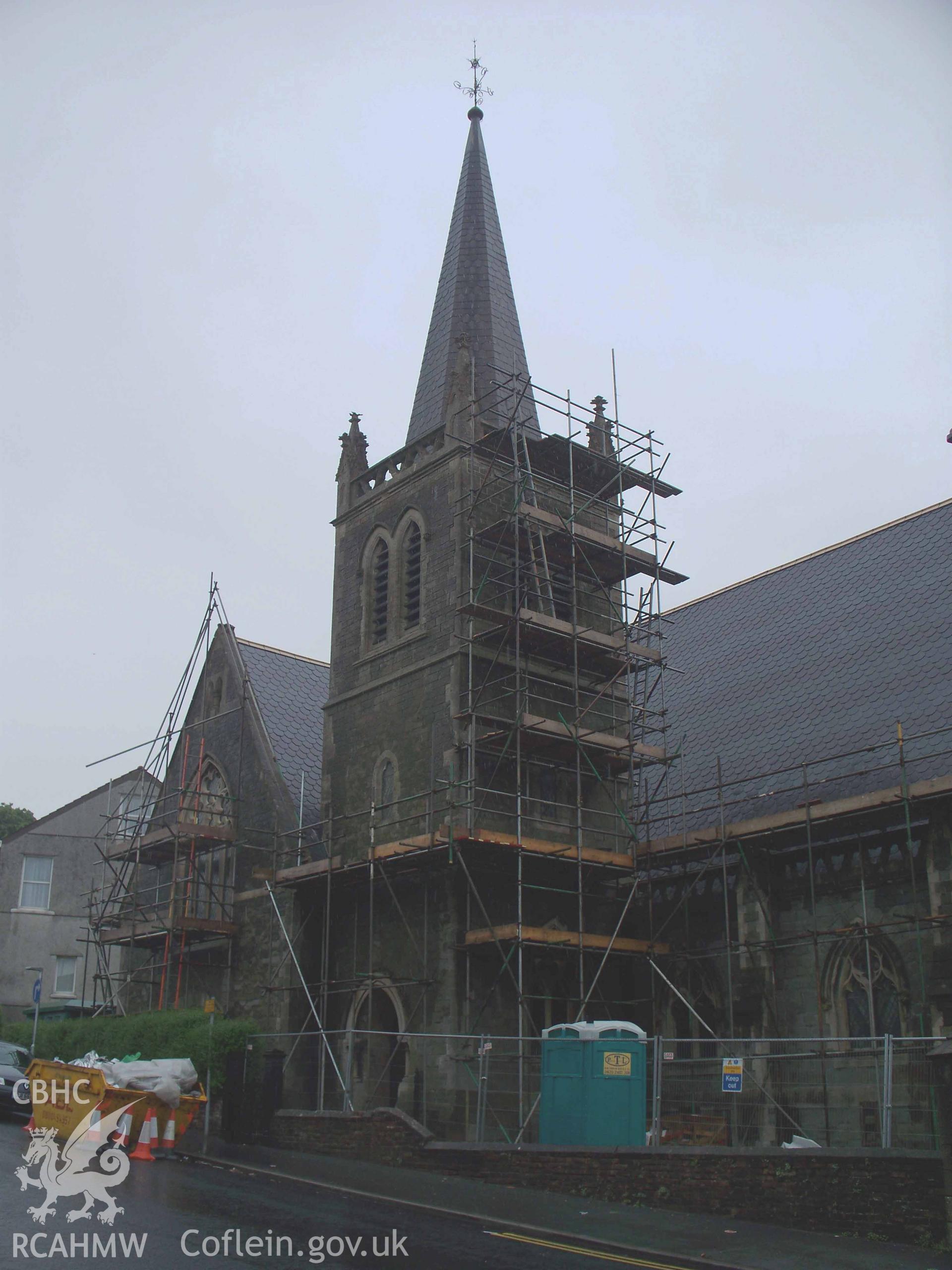 Tower, spire & NW Goring Road side of the church from the SW.