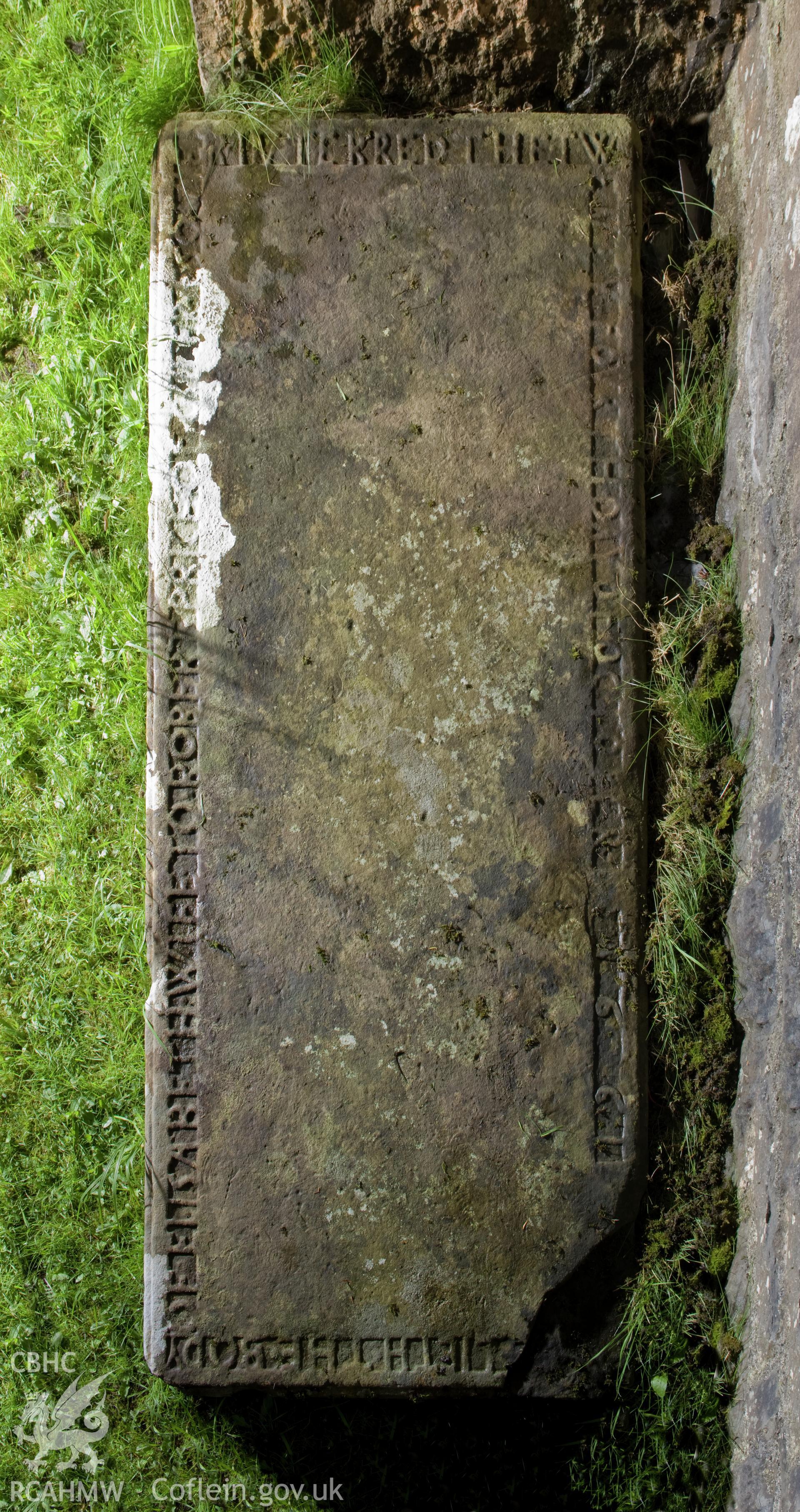 1661 gravestone to Elizabeth Price.
