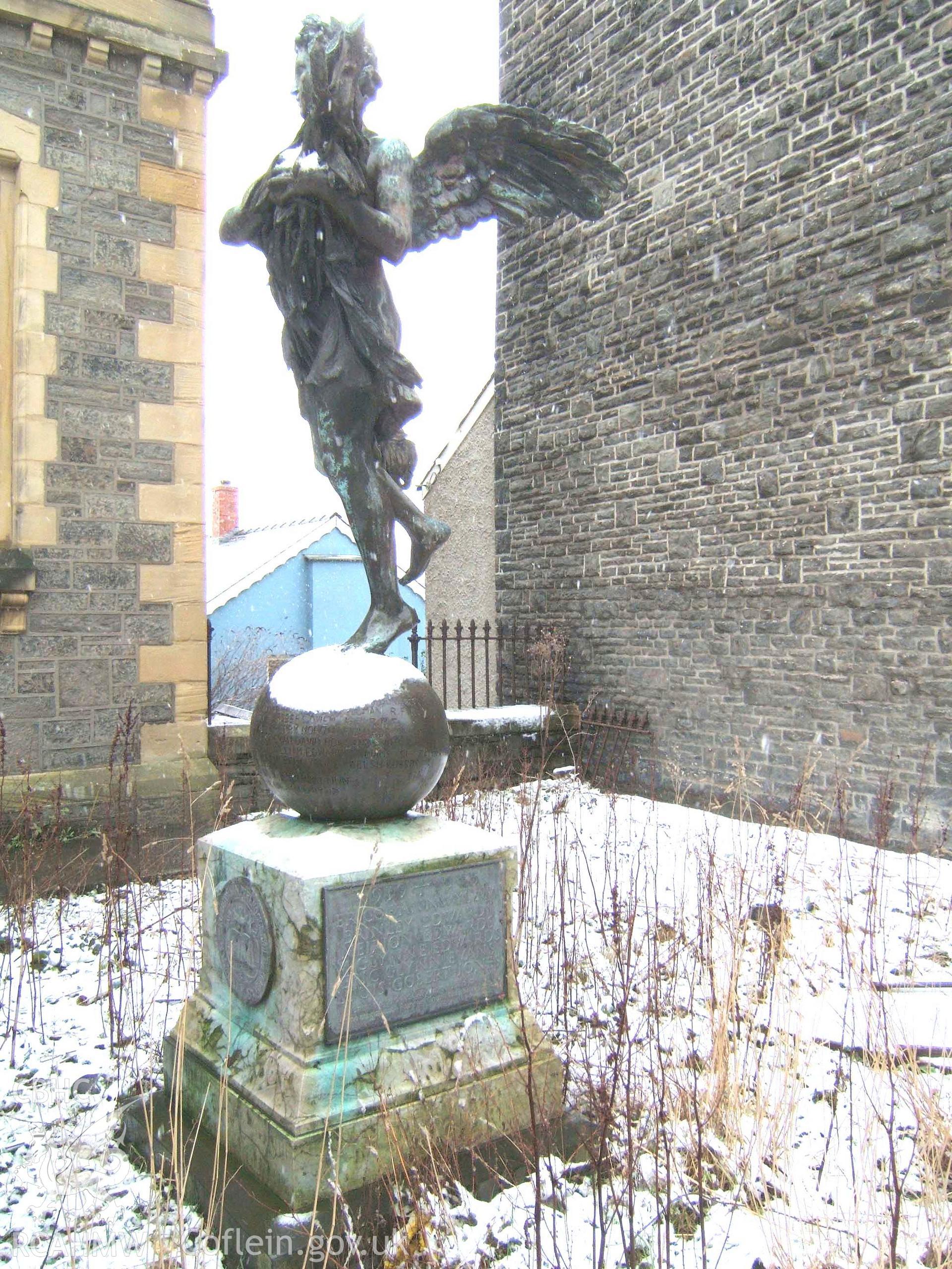 Statue from the north.