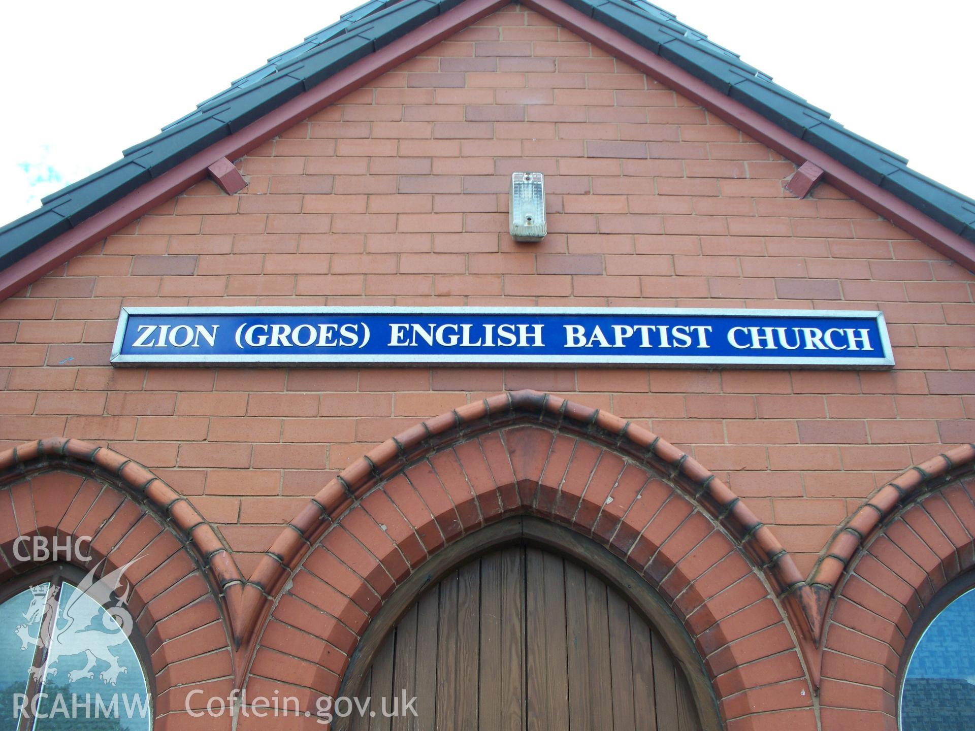 'ZION (GROES) ENGLISH BAPTIST CHAPEL sign on NE front.