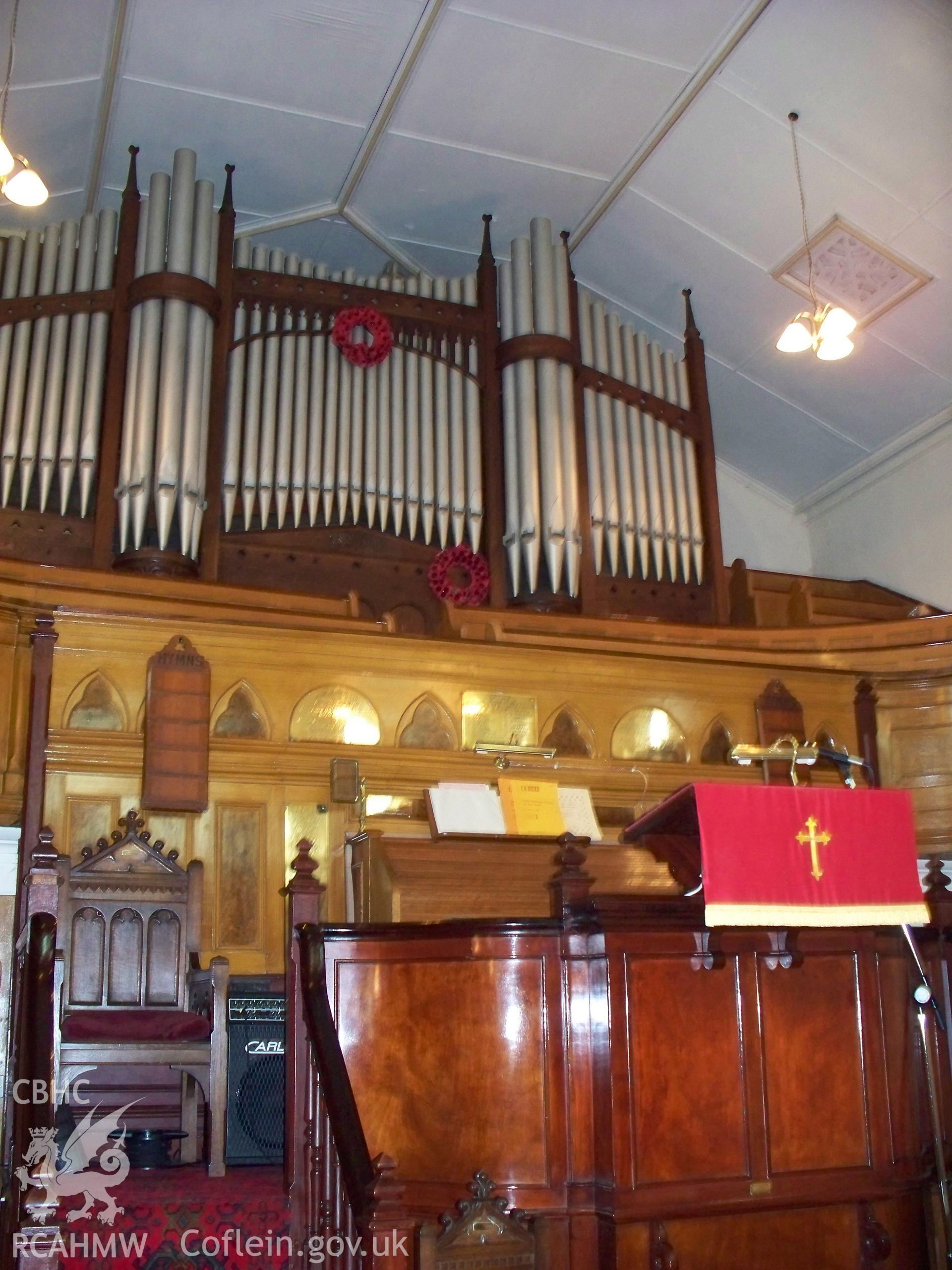 Thomas Thomas style platform pulpit at NE end of interior.