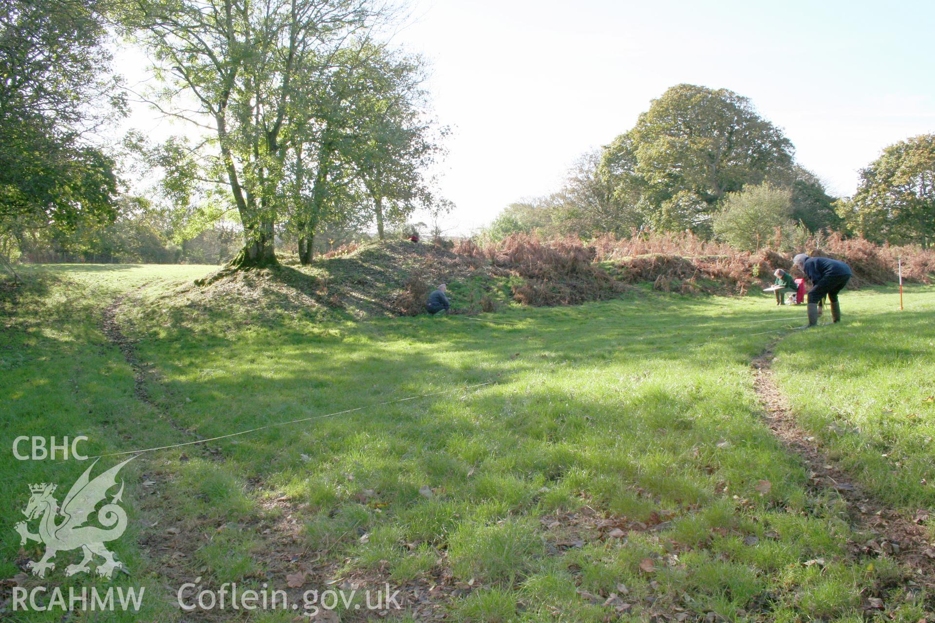 Syke Rath Promotory Fort.  Looking along the middle rampart bank from the north east.