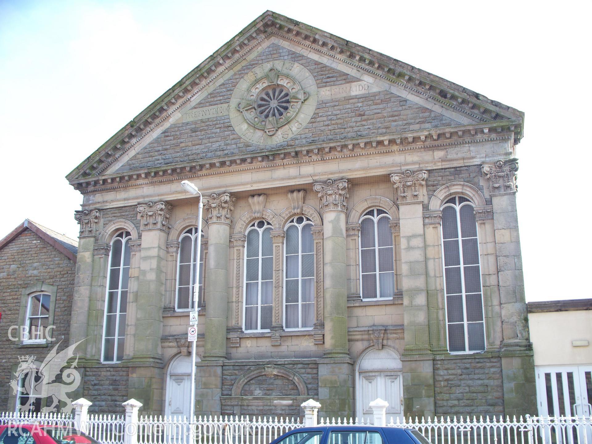 Main north-west Lakefield Road front.