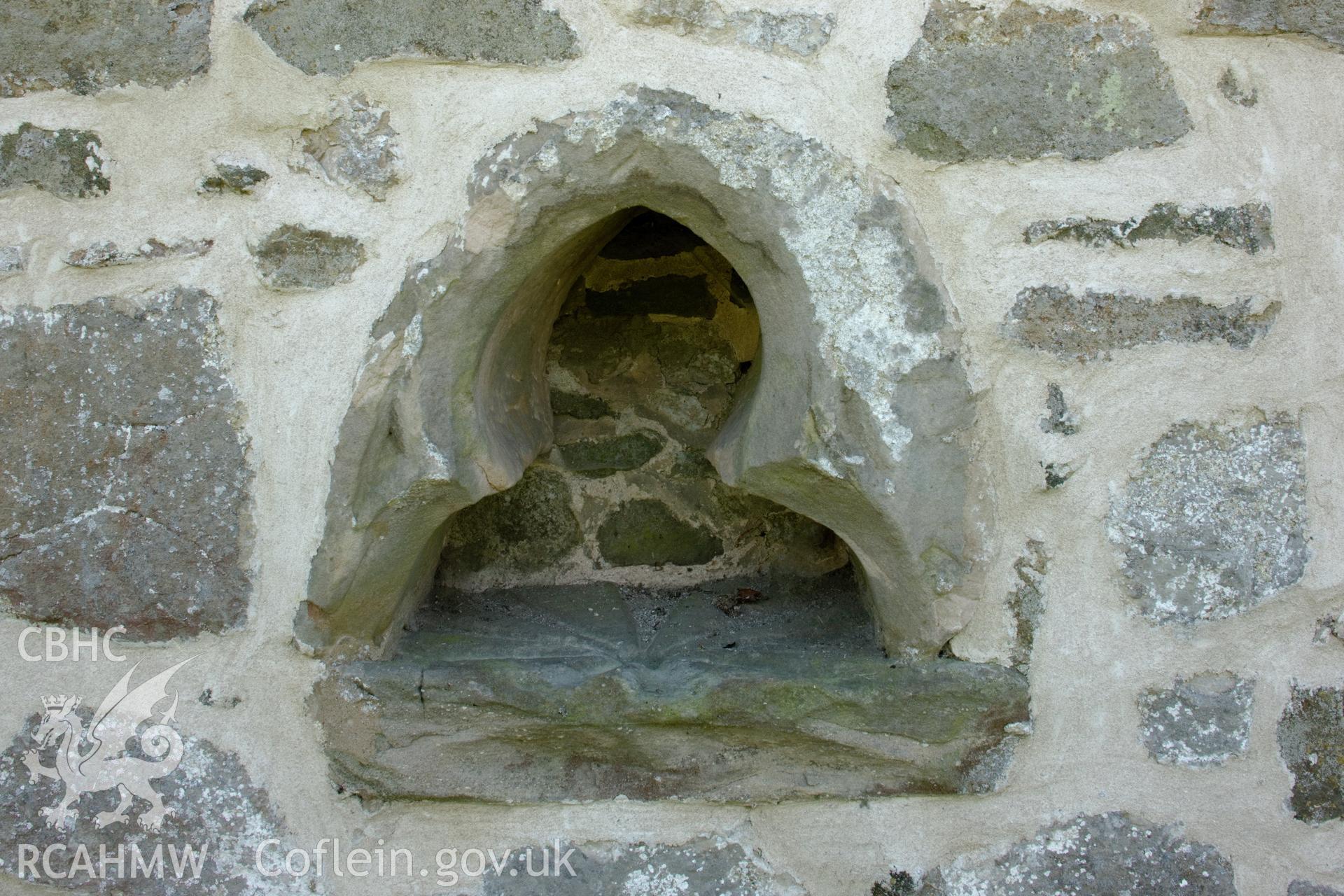 Detail of piscina.