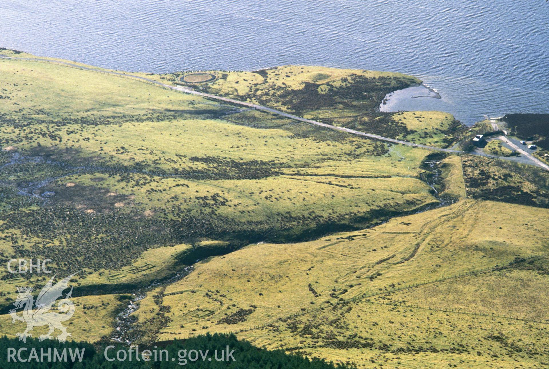RCAHMW colour slide oblique aerial photograph of the Hafod Nant y Griafolen complex, Llanrhaeadr-yng-nghinmeirch, taken on 26/02/1991 by C.R.  Musson