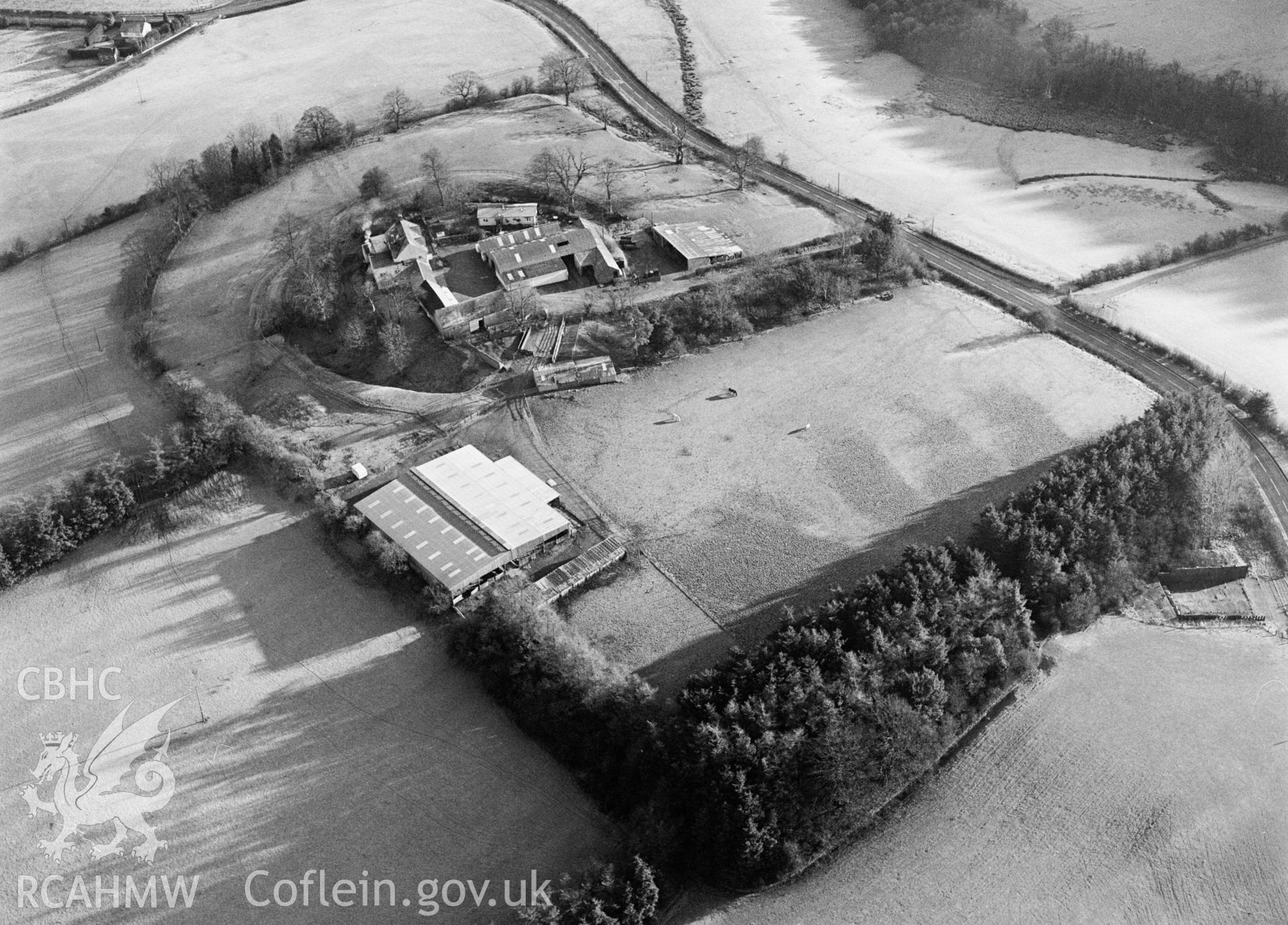 RCAHMW Black and white oblique aerial photograph of Colwyn Castle, Glascwm, taken on 09/01/1999 by CR Musson