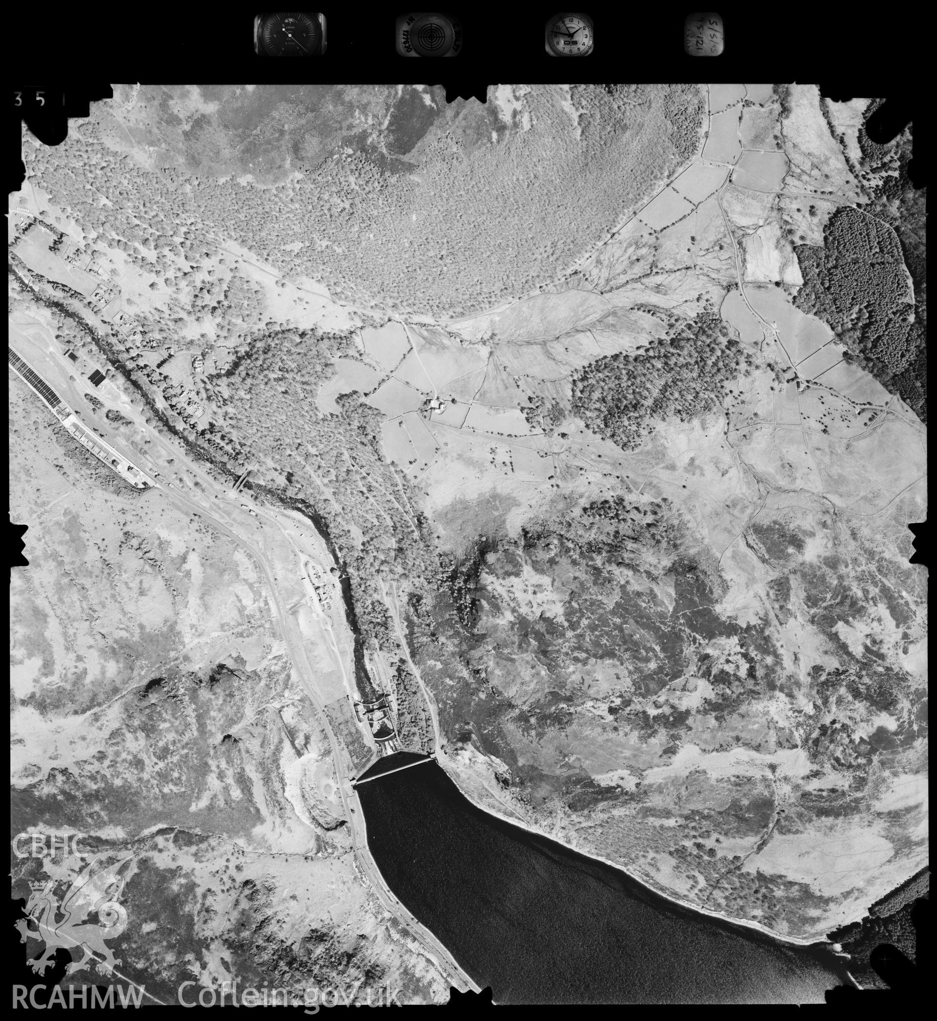 Digitized copy of an aerial photograph showing an area SN86/96, taken by Ordnance Survey, 1995.