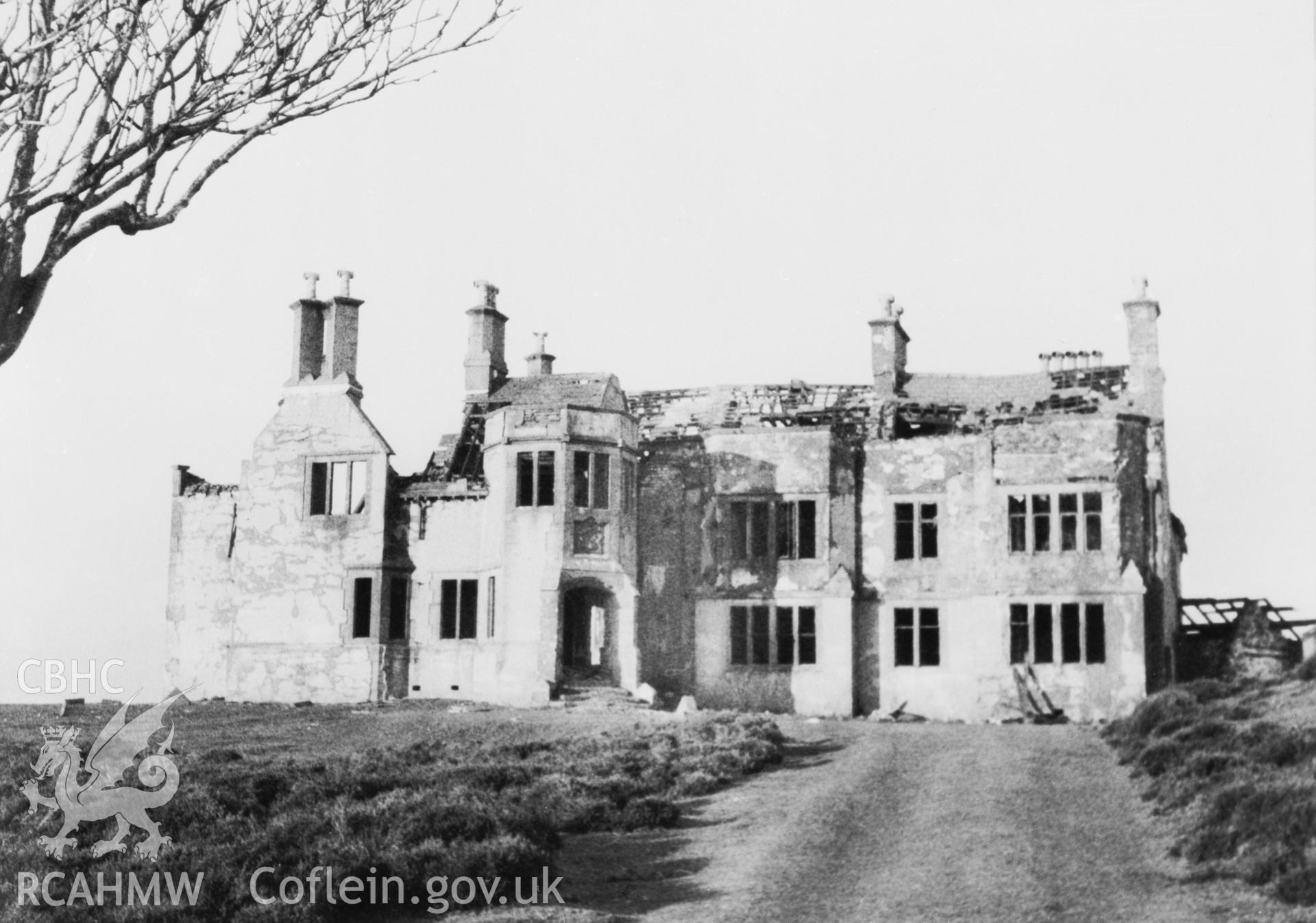 One black and white print of Gwylfa Hiraethog, Llansannan, copied from a photograph loaned by Thomas Lloyd. Published in 'Lost Houses of Wales', p.28. Copy negative held.