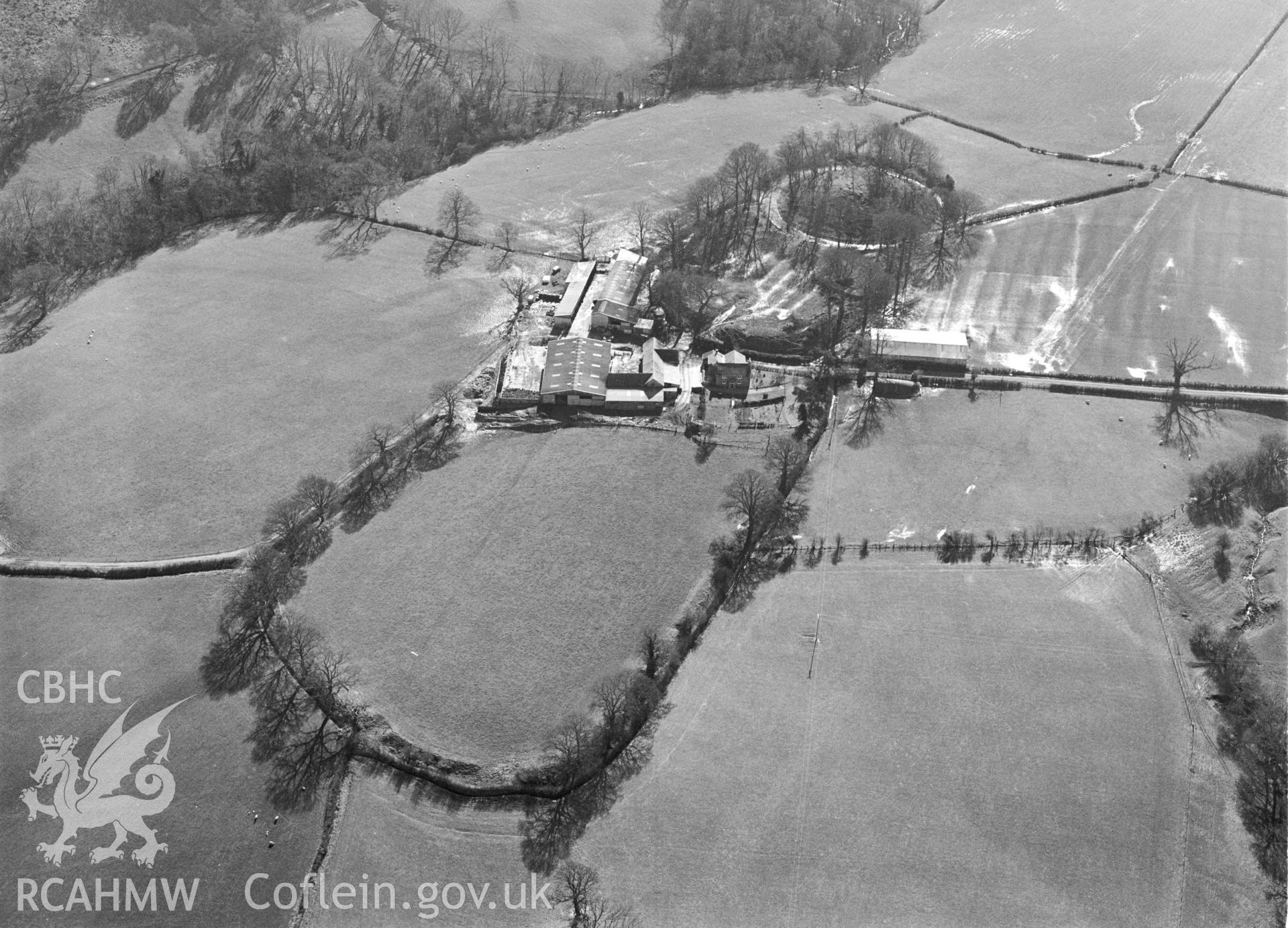 RCAHMW black and white aerial photograph of Motte and Bailey W of Allt y Gaer. Taken by C R Musson on 21/03/1995