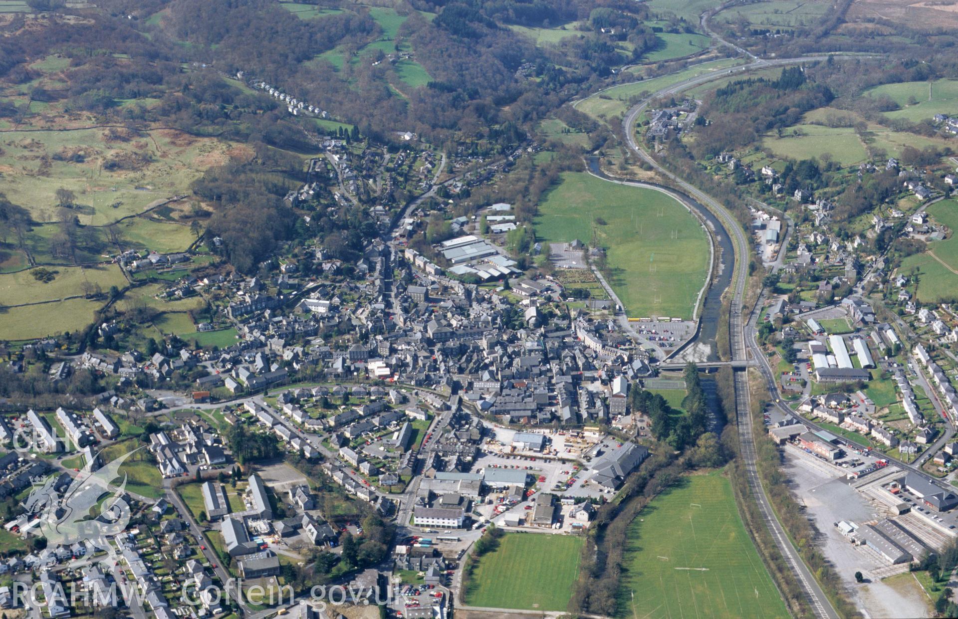 RCAHMW colour oblique aerial photograph of Dolgellau, townscape. Taken by Toby Driver on 31/03/2003