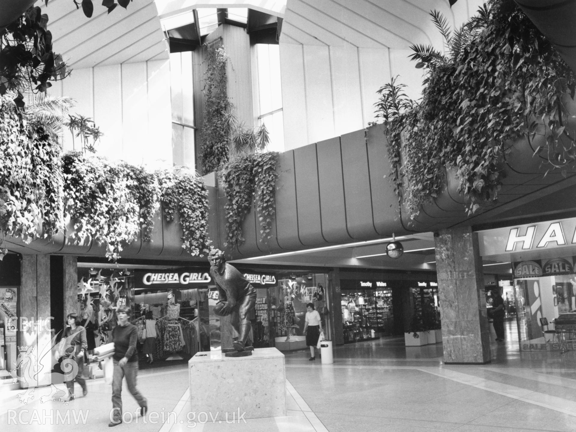 1 b/w print showing the bronze statue of Gareth Edwards in St Davids Shopping Centre, Cardiff, collated by the former Central Office of Information.