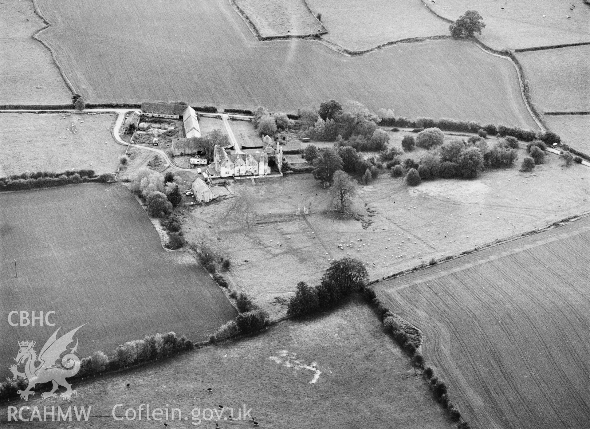 RCAHMW Black and white oblique aerial photograph of Old Gwernyfed House, taken on 17/10/1992 by CR Musson