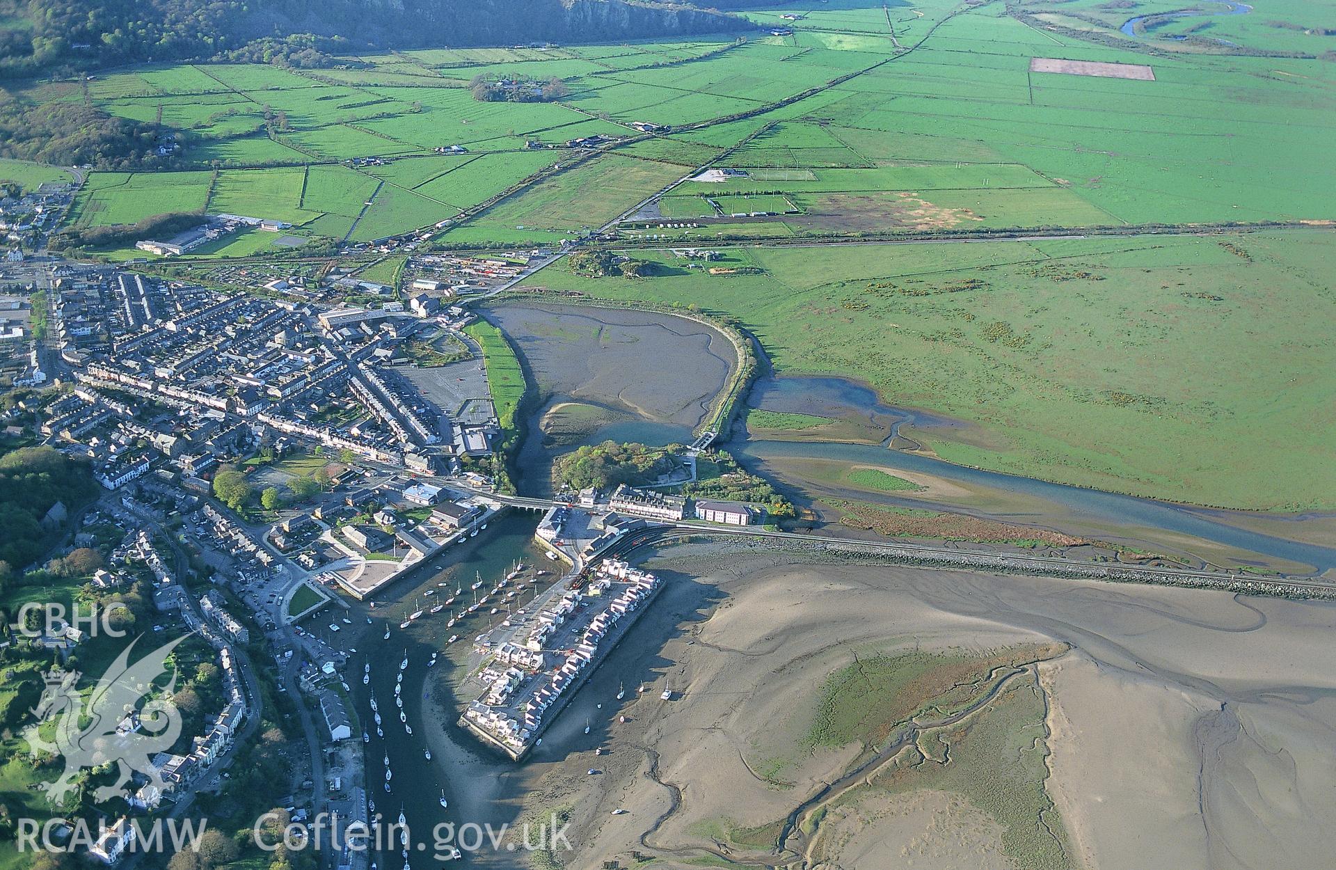 RCAHMW colour slide oblique aerial photograph of Traeth Mawr, Porthmadoc, taken by C.R.Musson on the 06/05/1996