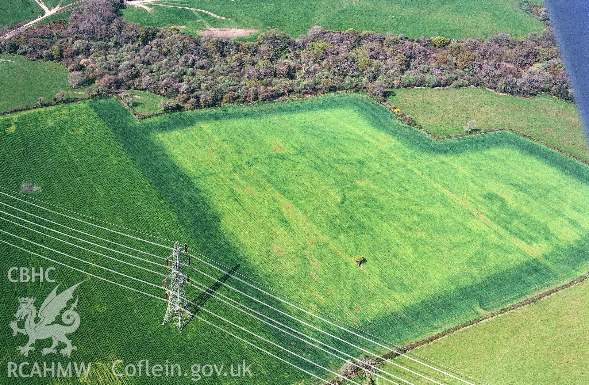 RCAHMW colour slide oblique aerial photograph of Harrolds, Jeffreyston, taken by T.G.Driver on the 02/05/2000