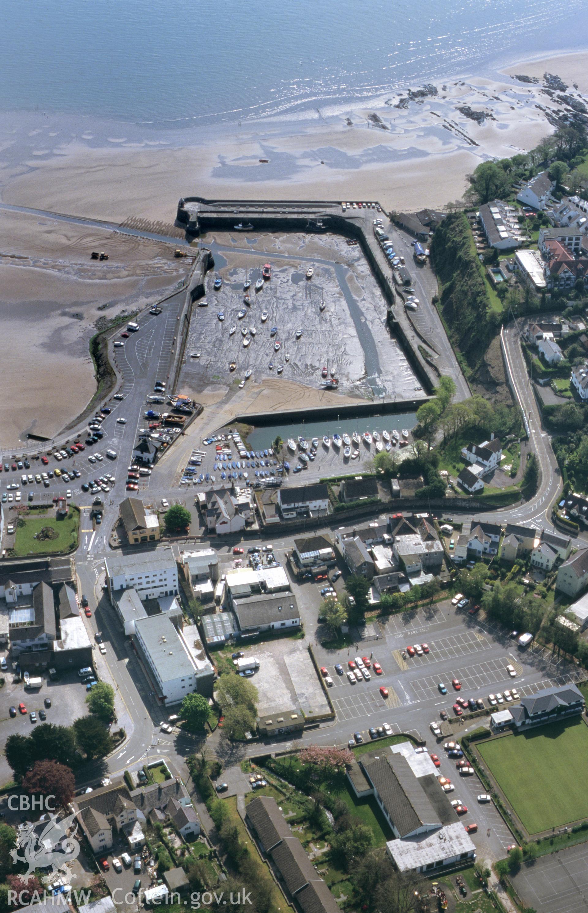 RCAHMW colour slide oblique aerial photograph of Saundersfoot Harbour, taken by T.G.Driver on the 02/05/2000