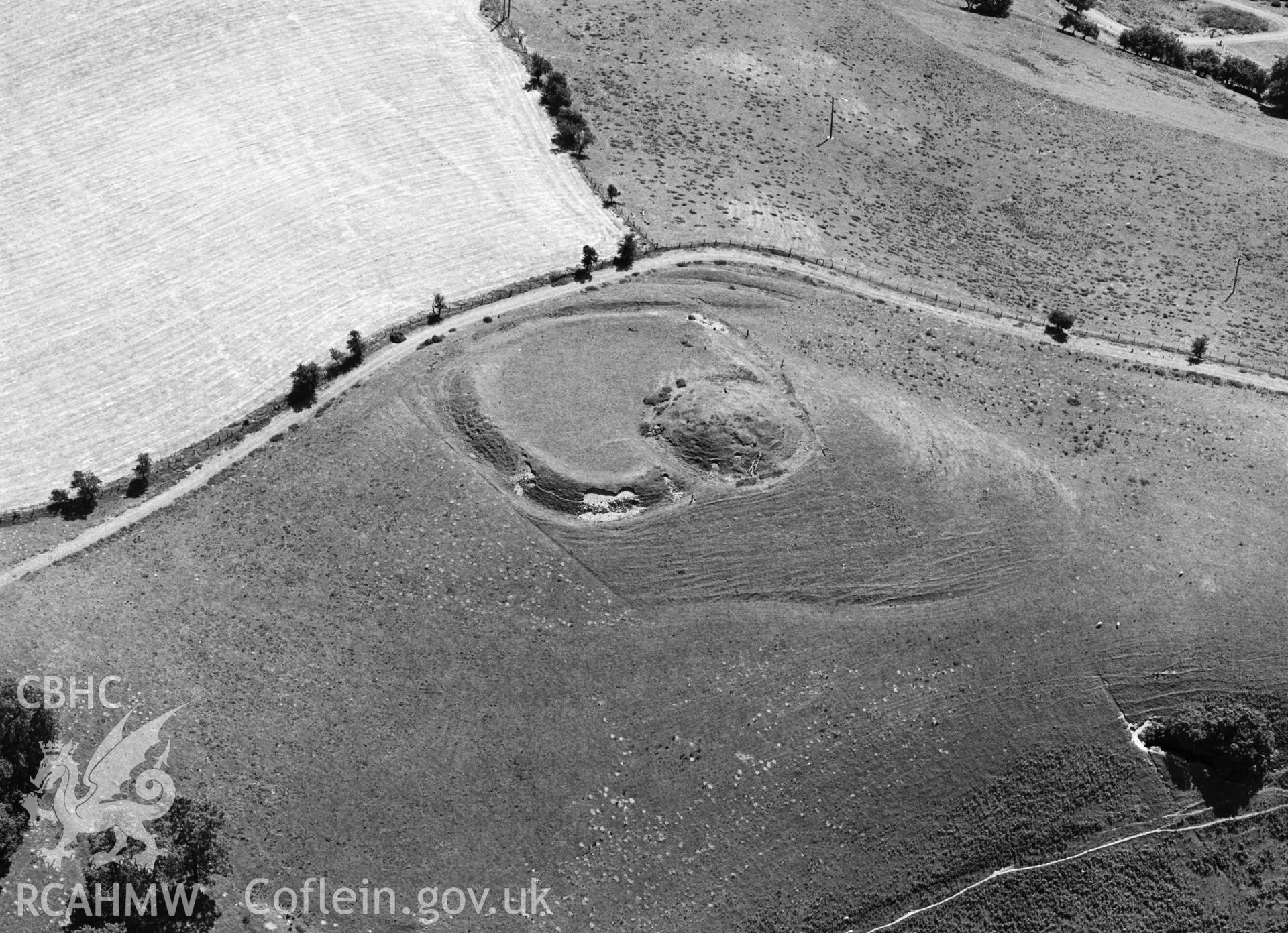 RCAHMW black and white oblique aerial photograph of Castell Crugerydd, taken by C R Musson, 27/07/1996.