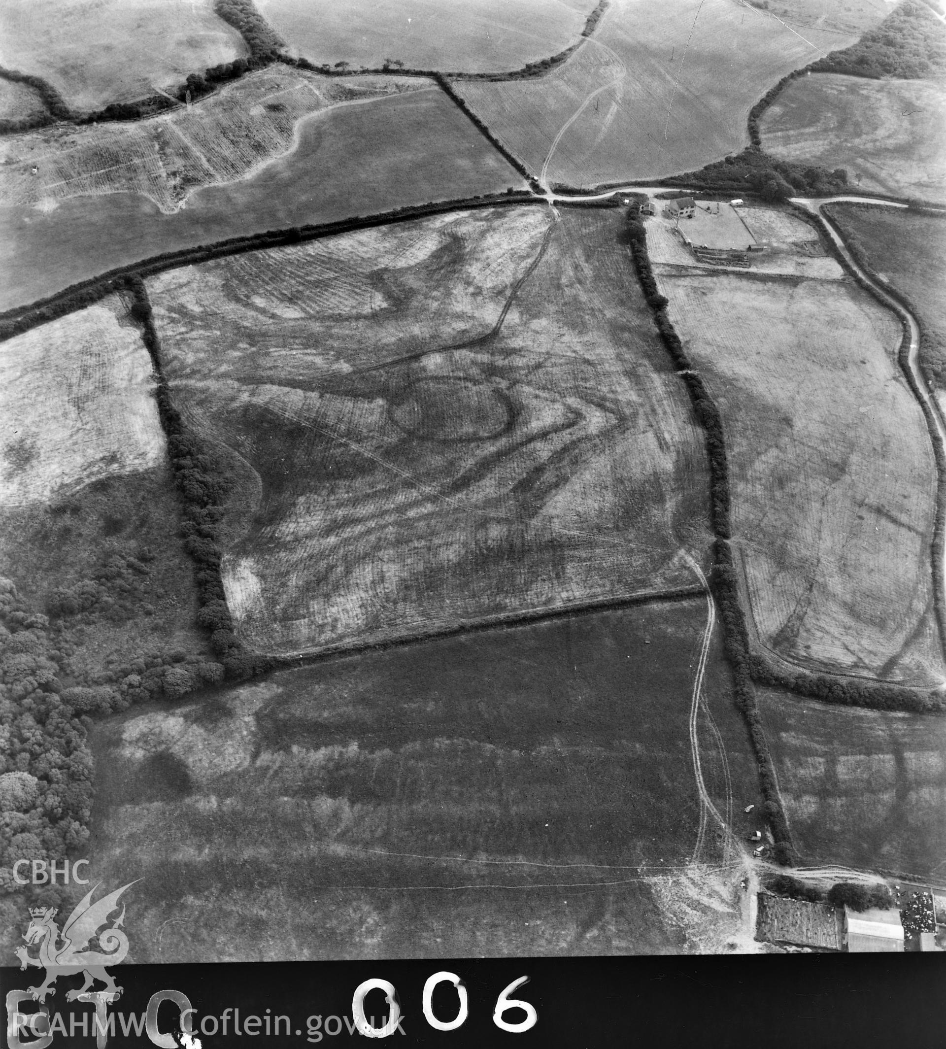 Black and white aerial photograph showing Island Farm, taken by Cambridge University Committee for Aerial Photography.