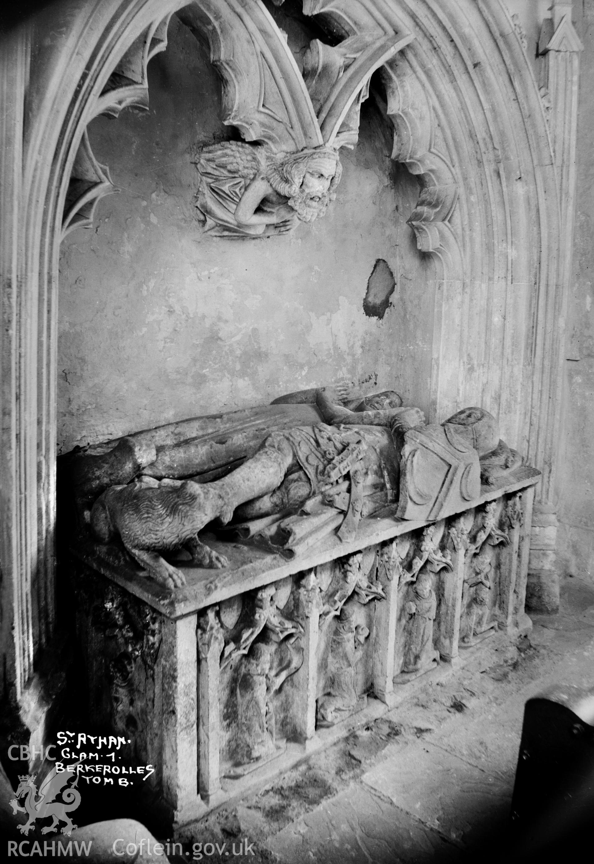 Interior view, showing Berkerolles Tomb