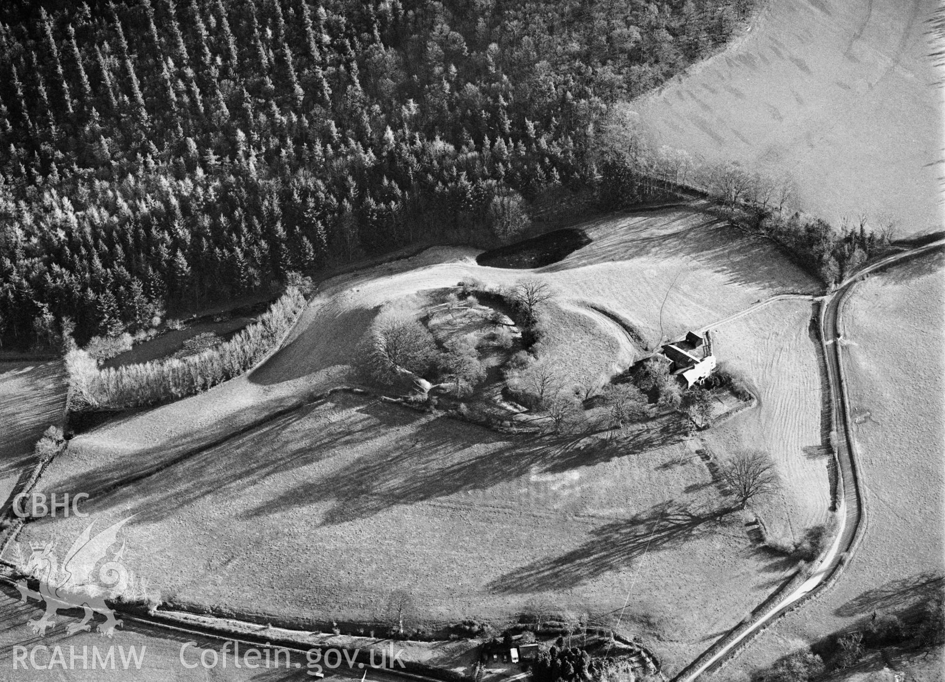 RCAHMW black and white oblique aerial photograph of Sycharth Castle, Llansilin, taken by C R Musson, 22/12/1996.