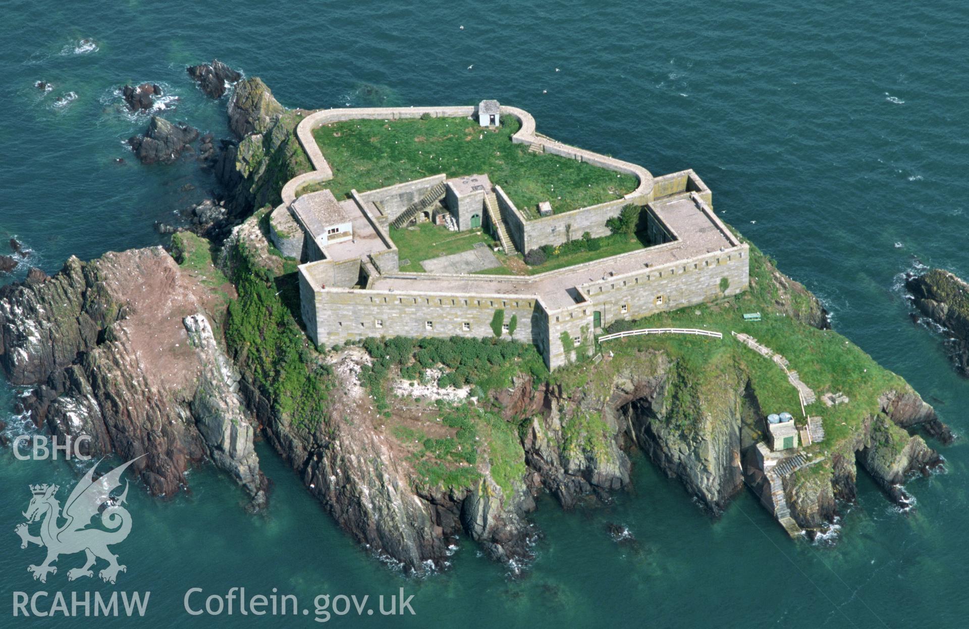 RCAHMW colour oblique aerial photograph of Thorn Island, 19th century battery, detailed view of fort. Taken by Toby Driver on 28/06/2002