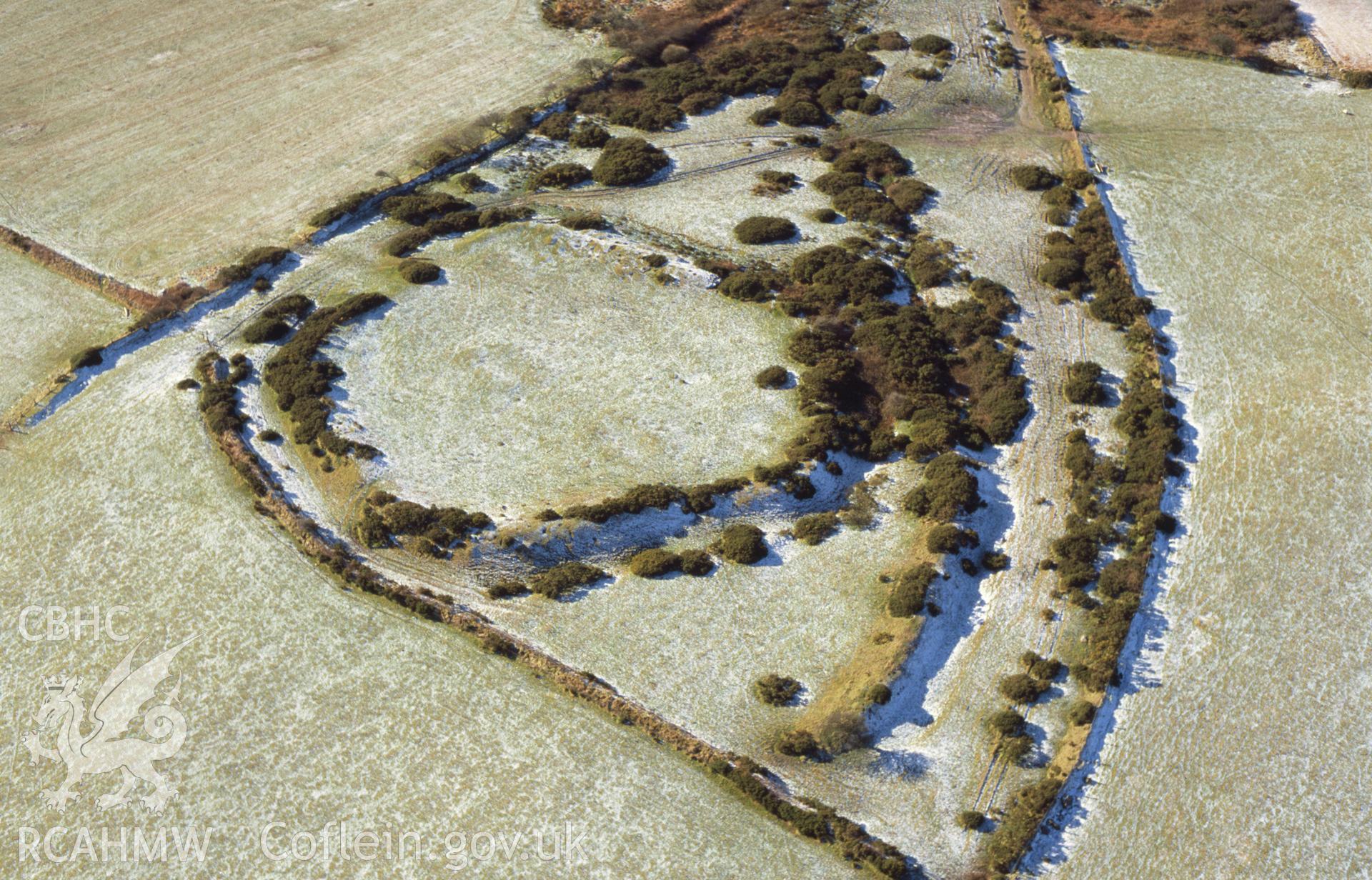 Slide of RCAHMW colour oblique aerial photograph of Cas-fuwch Fort in snow, taken by Toby Driver, 2004.
