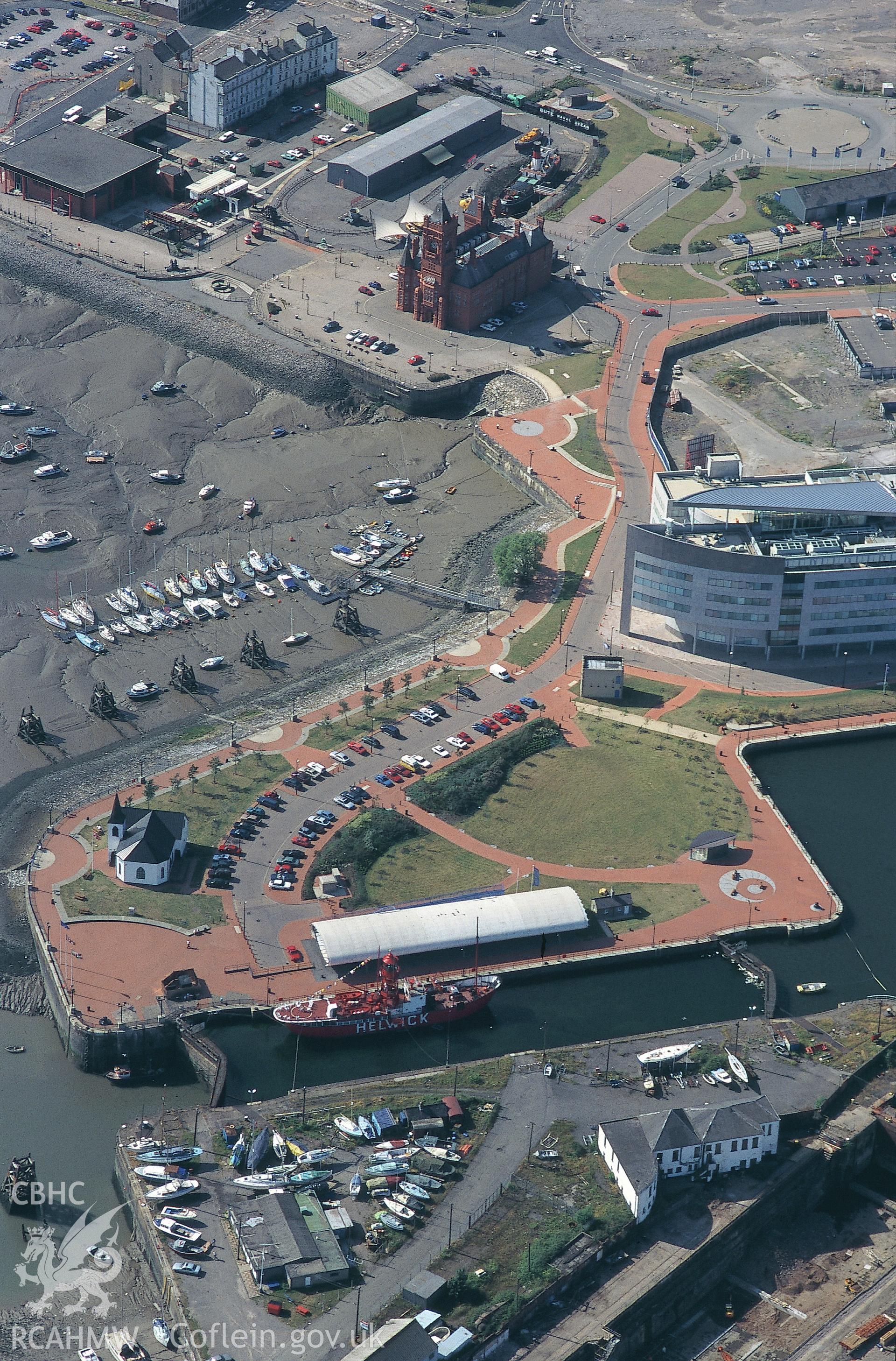 RCAHMW colour oblique aerial photograph of Roath Basin, Cardiff Docks taken on 20/07/1995 by C.R. Musson