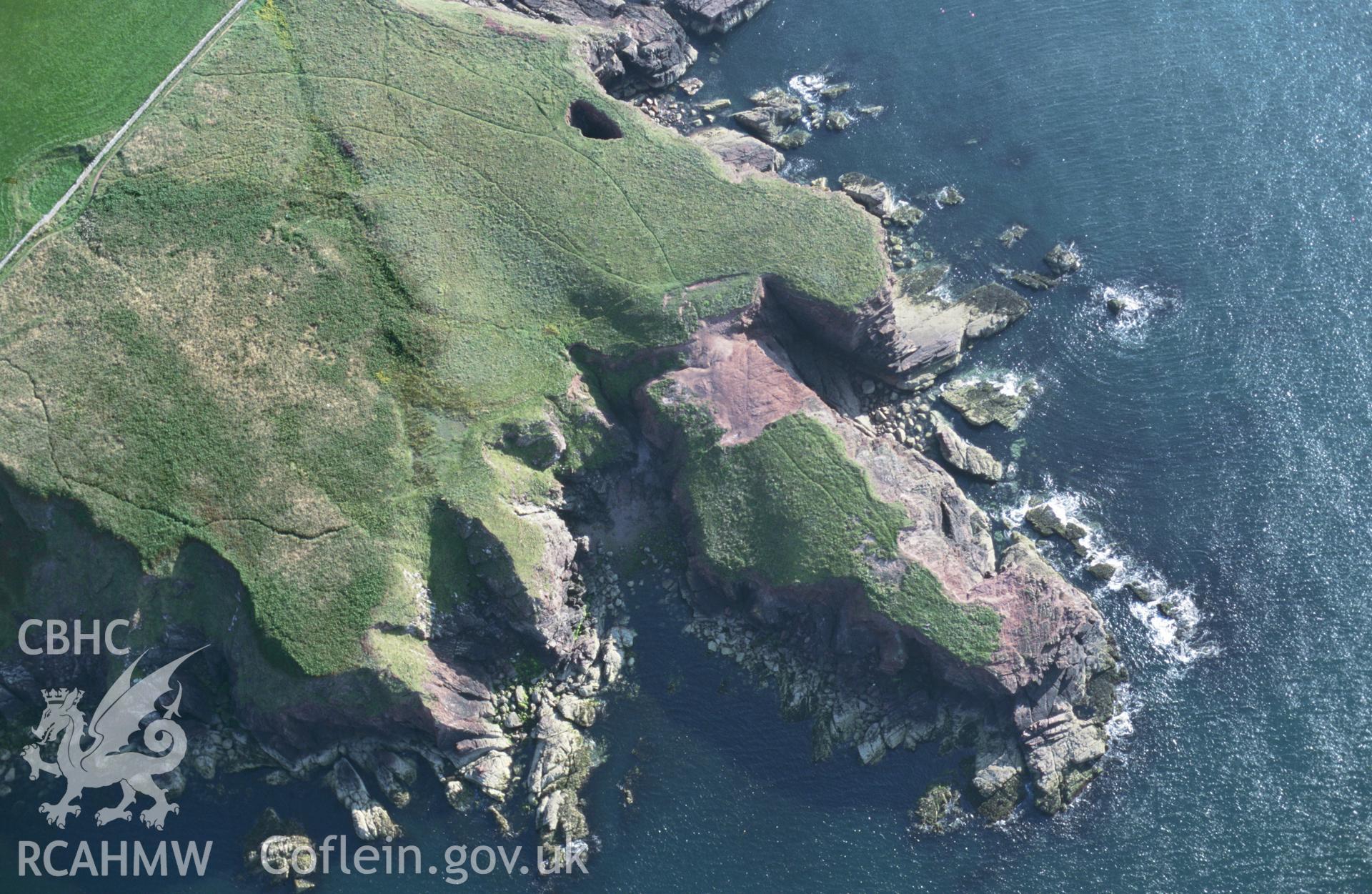 RCAHMW colour slide oblique aerial photograph of Nab Head, Marloes & St Brides, taken by T.G.Driver on the 23/08/2000