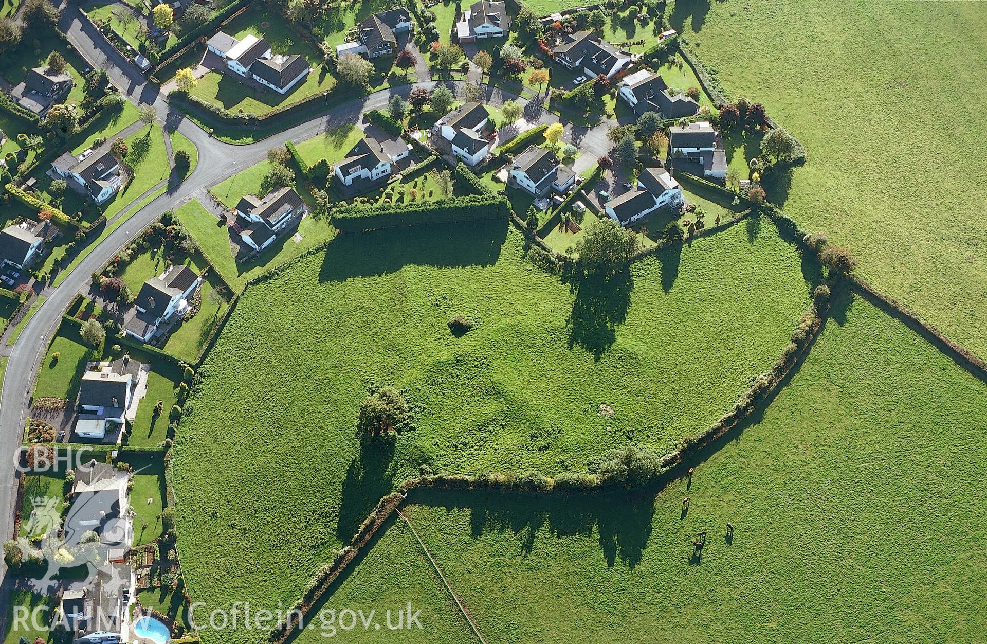 RCAHMW colour slide oblique aerial photograph of Llanvaches Castle, Llanvaches, taken on 18/10/1999 by Toby Driver