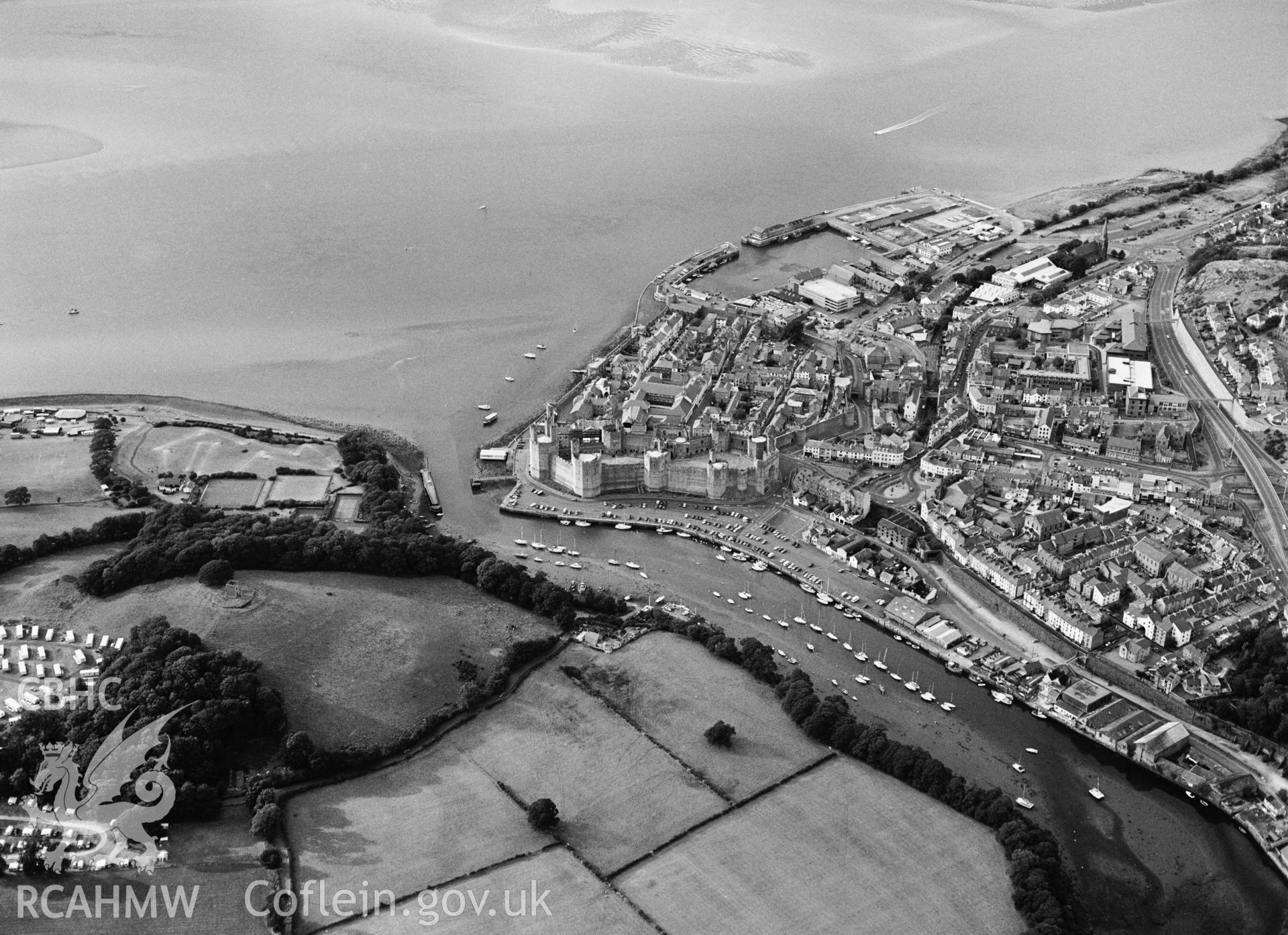 RCAHMW black and white oblique aerial photograph of Caernarfon Town, taken 1990.