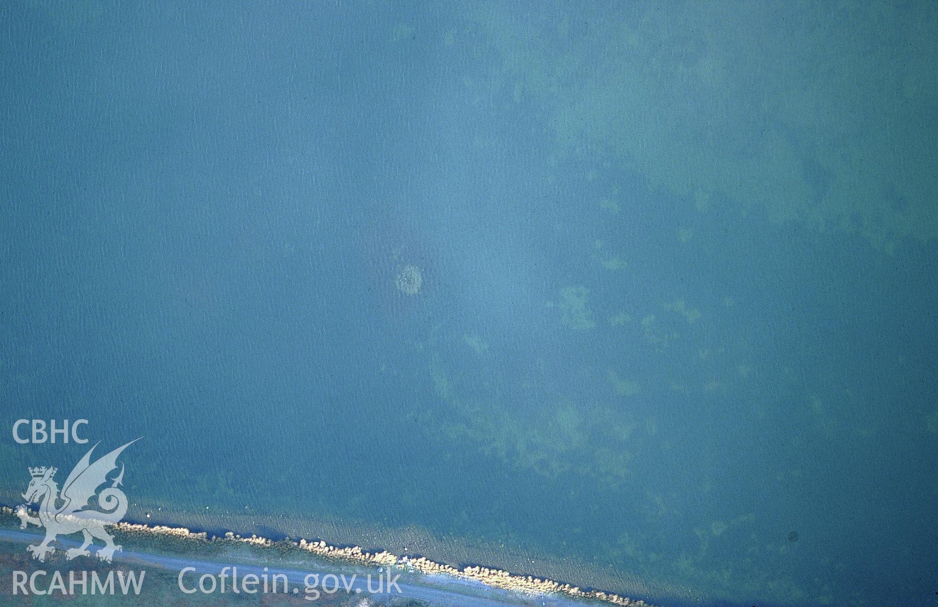 RCAHMW colour slide oblique aerial photograph of Tal-y-llyn Lake, Llanfihangel-y-pennant, taken on 17/03/1999 by Toby Driver