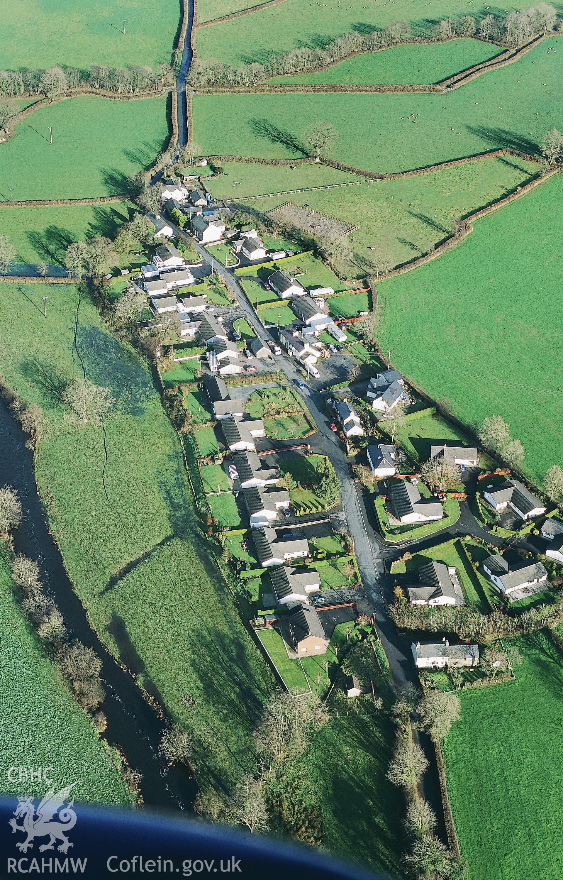 RCAHMW colour oblique aerial photograph of Bryn Maen Caerau (Bryn Cynon) Enclosure, Cellan taken on 15/11/2002 by Toby Driver