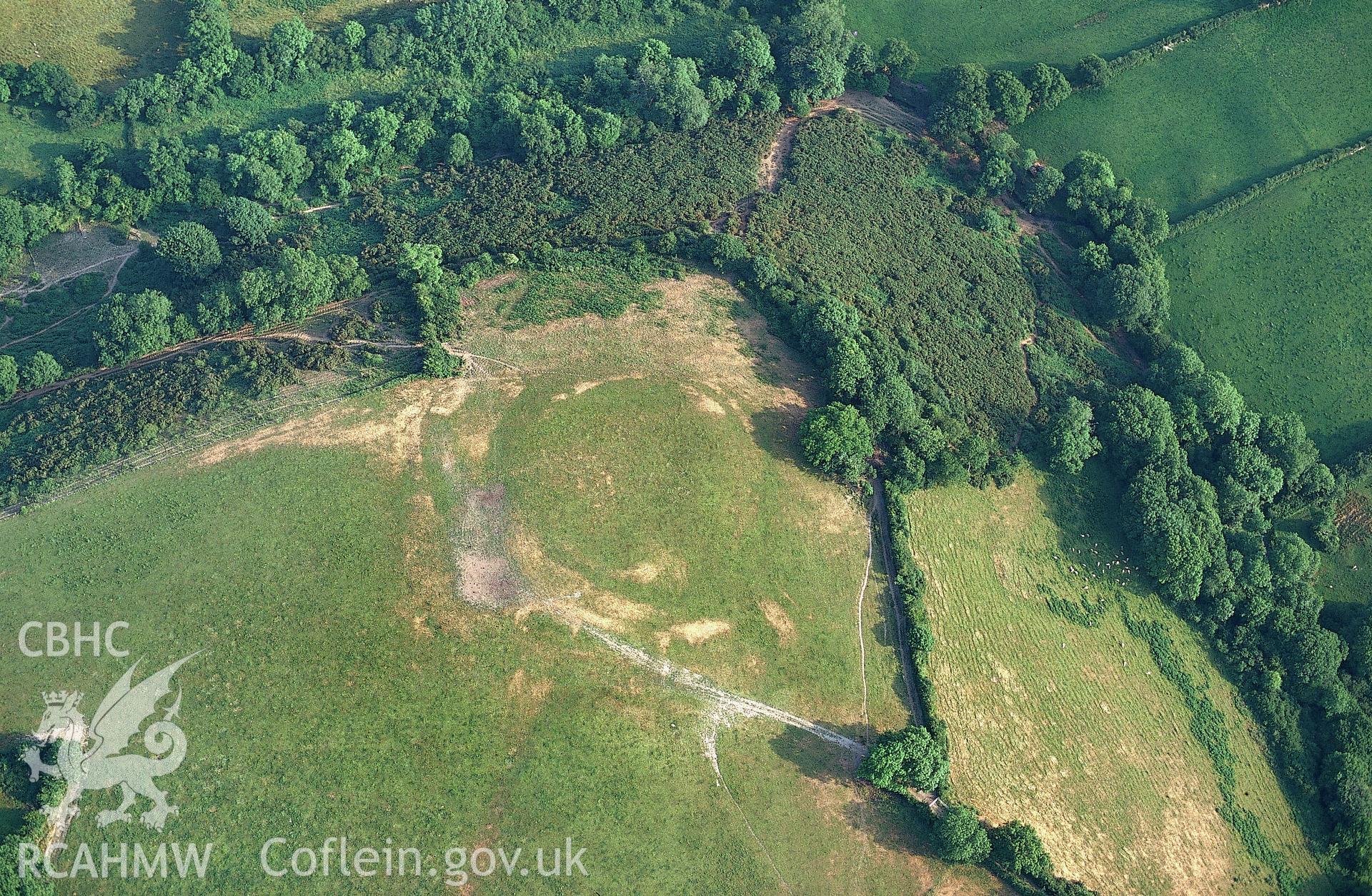 RCAHMW colour oblique aerial photograph of Gaer Parc y Castell. Taken by C R Musson on 08/07/1995